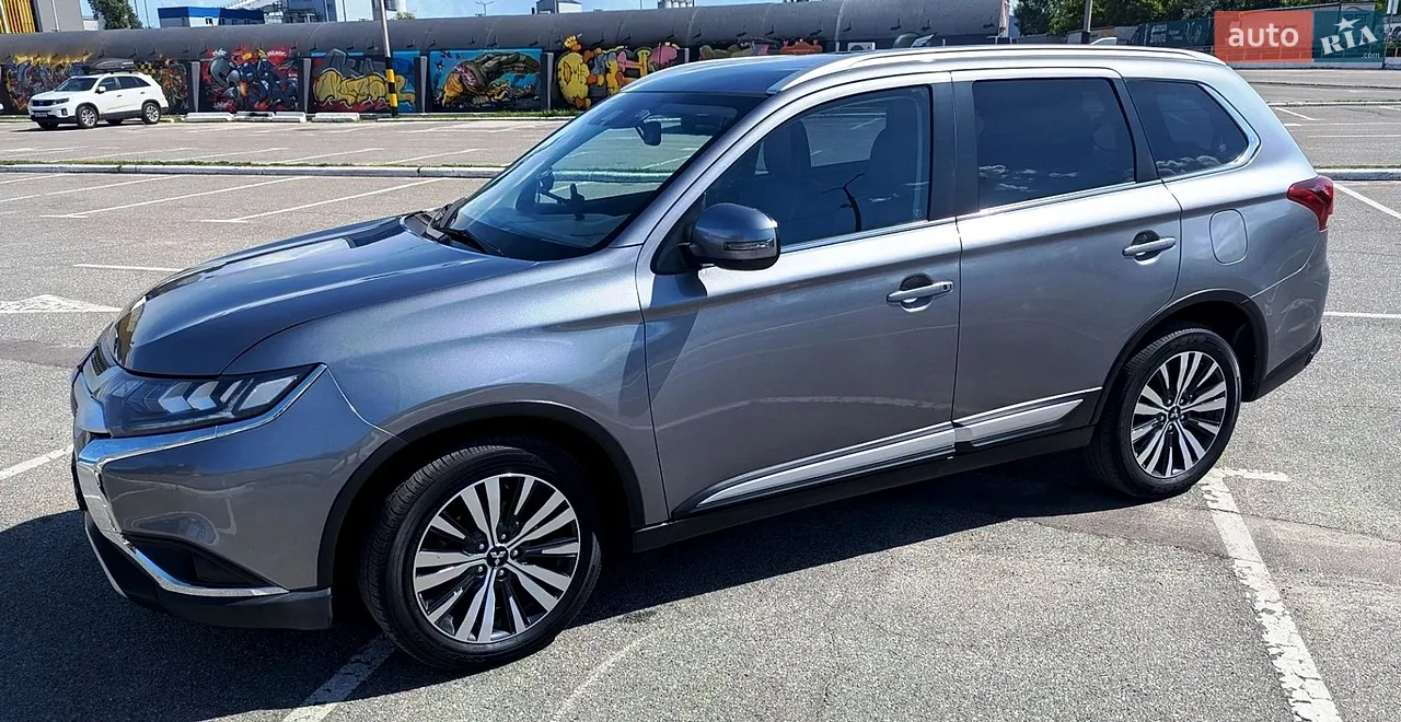 2020 Mitsubishi Outlander - мініатюра 20