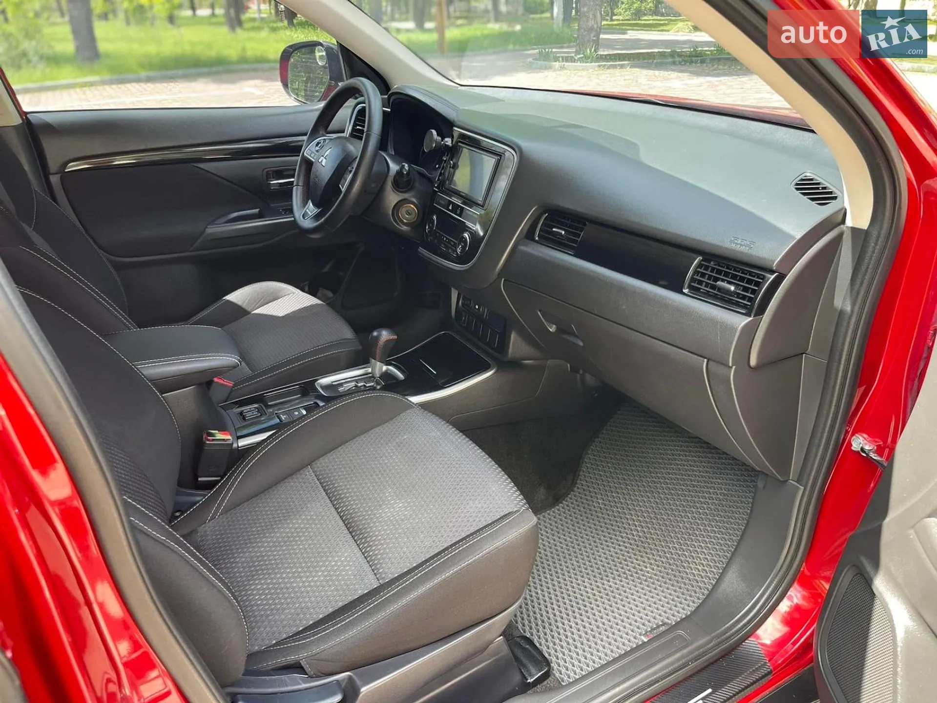 2018 Mitsubishi Outlander - мініатюра 13