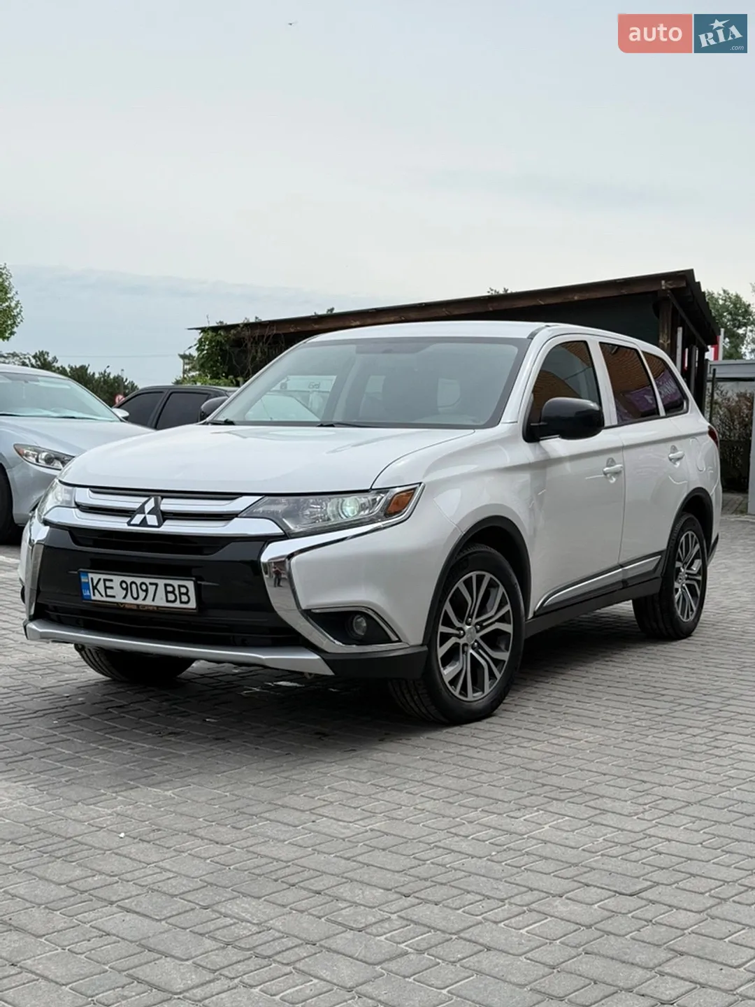 2016 Mitsubishi Outlander - фото 1