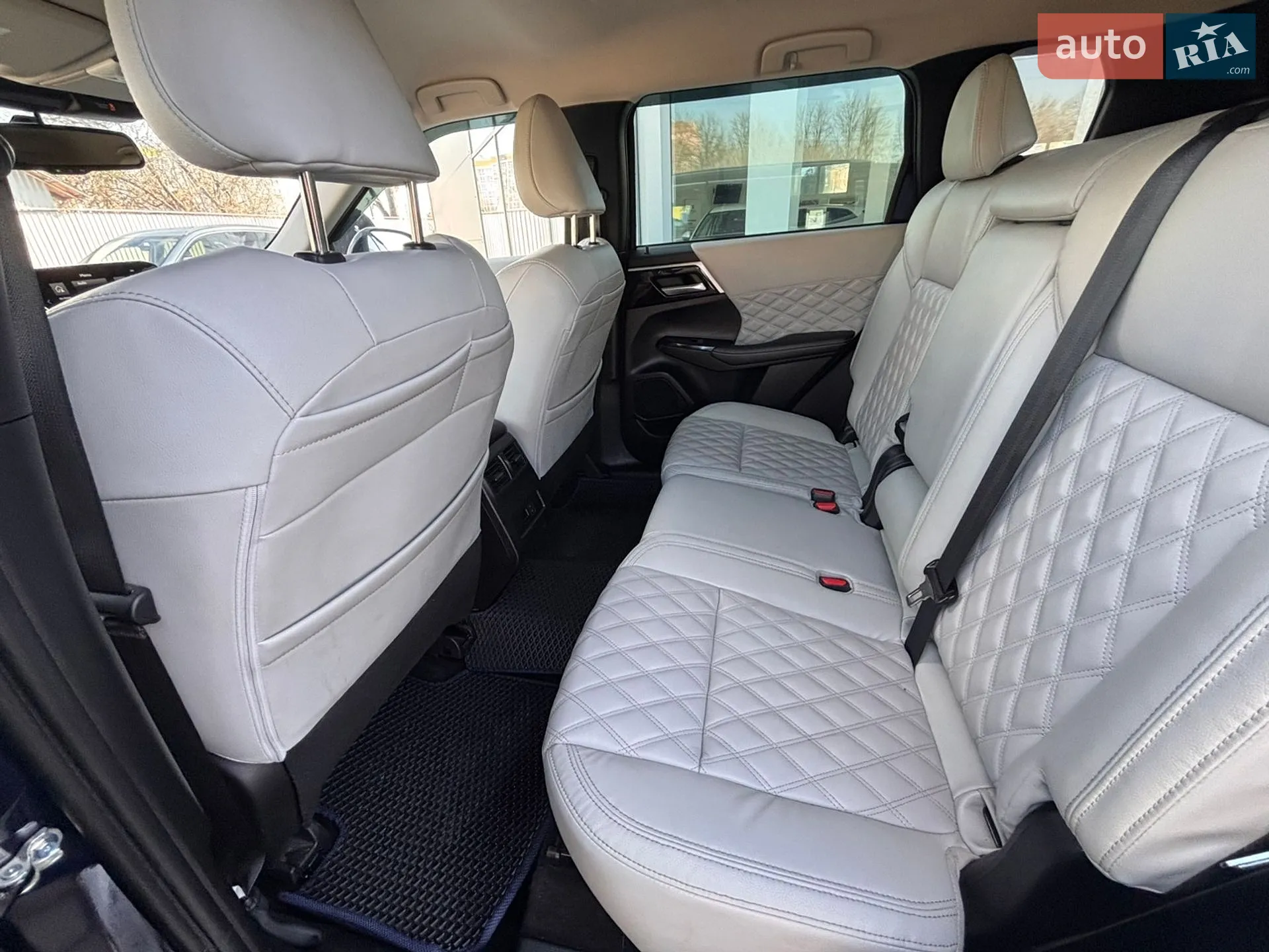 2022 Mitsubishi Outlander - мініатюра 21