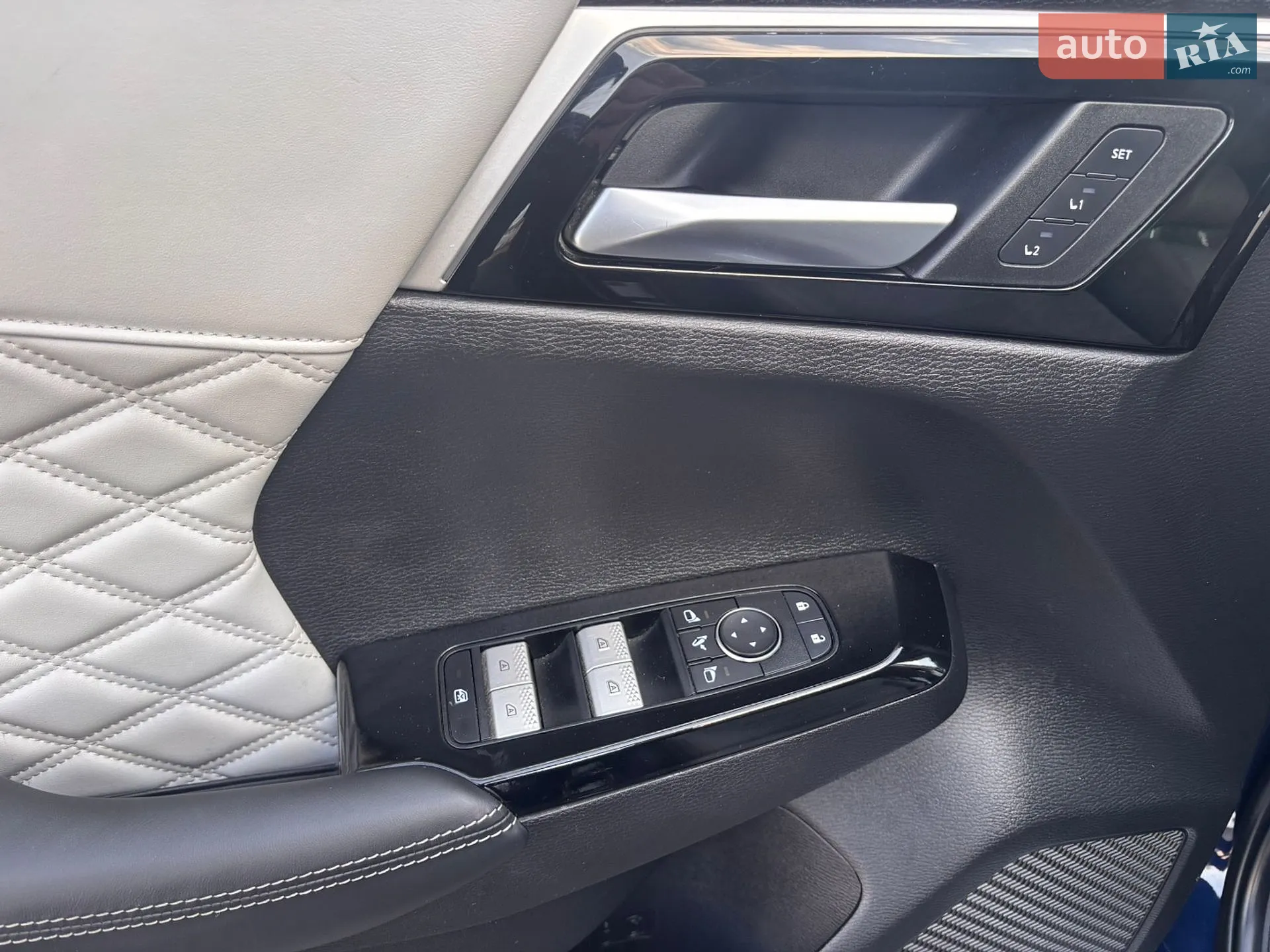 2022 Mitsubishi Outlander - мініатюра 31