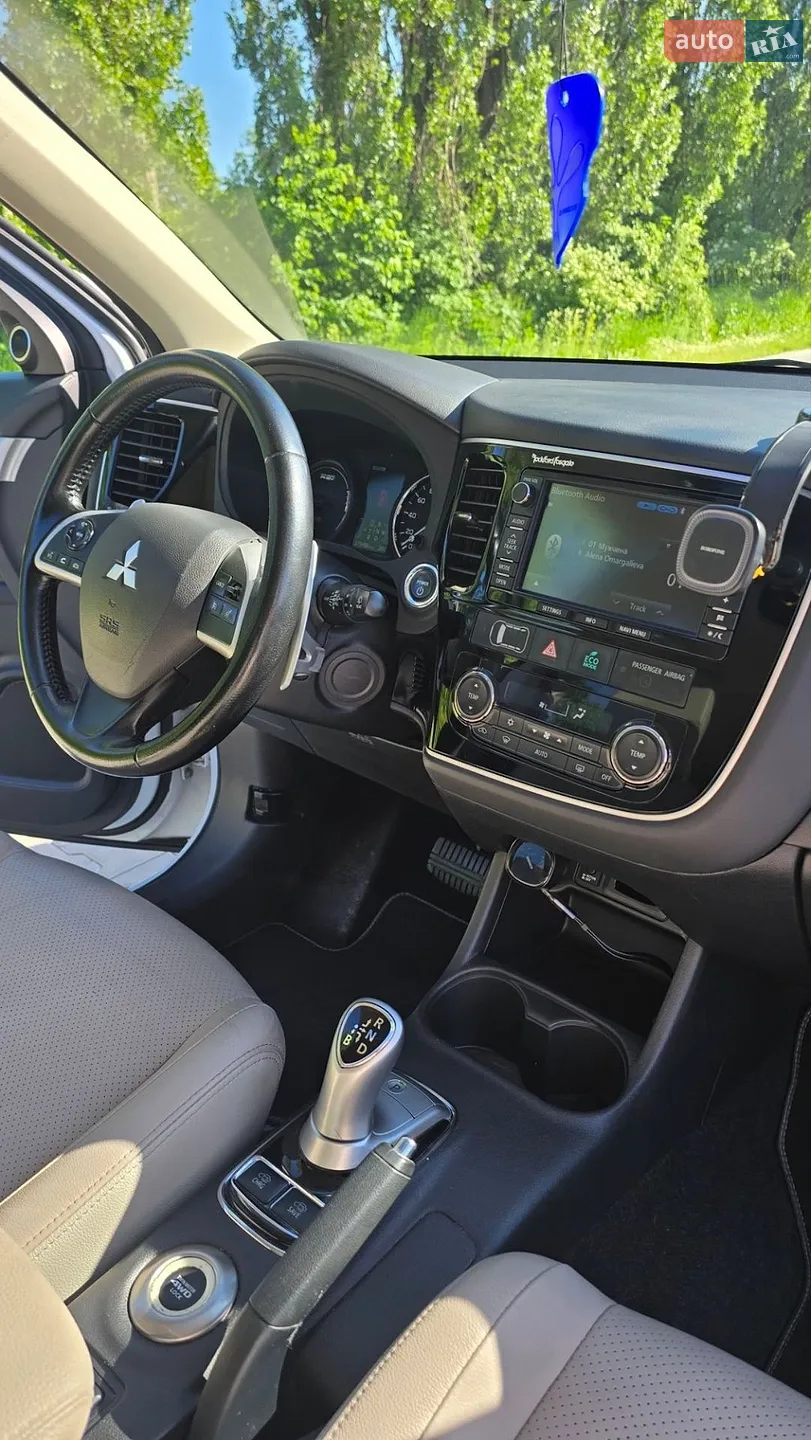 2013 Mitsubishi Outlander - мініатюра 11