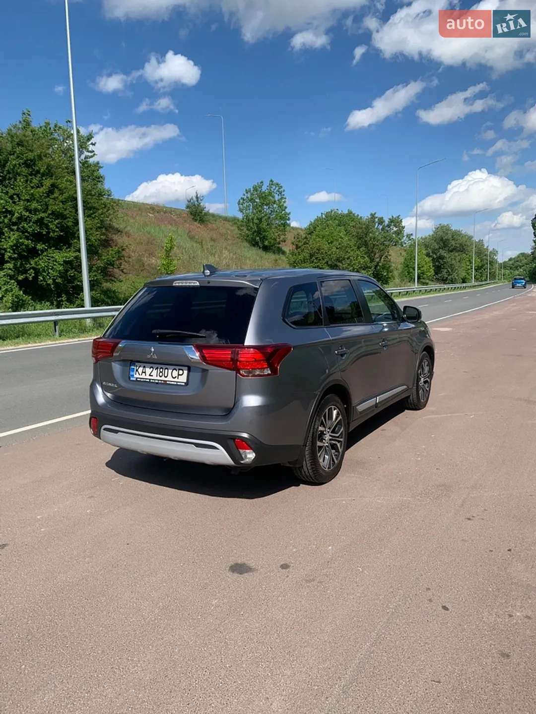 2020 Mitsubishi Outlander - мініатюра 3