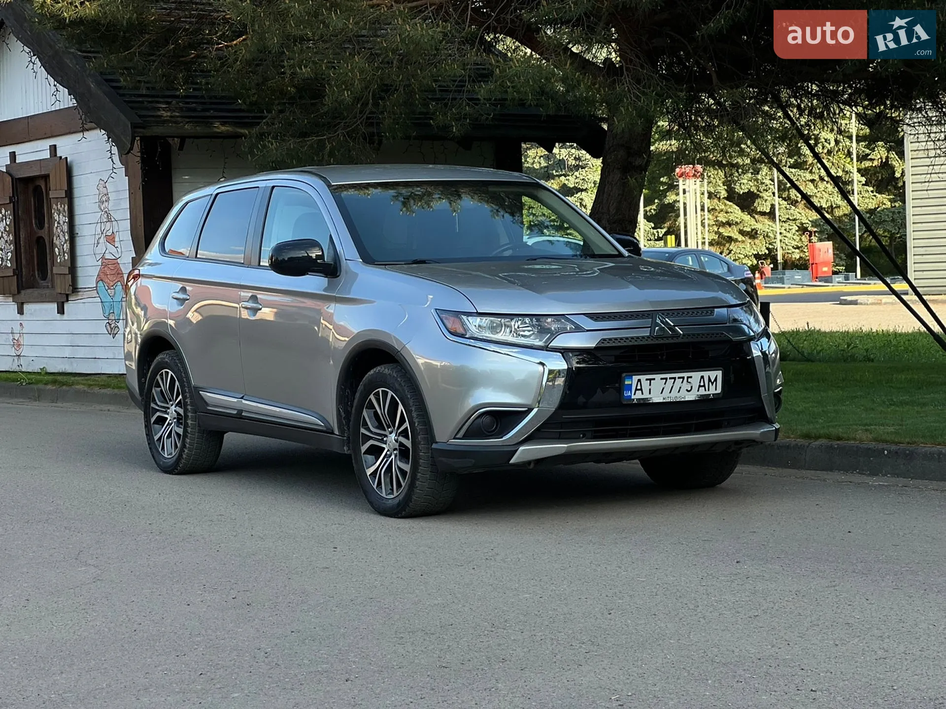 2018 Mitsubishi Outlander - фото 1