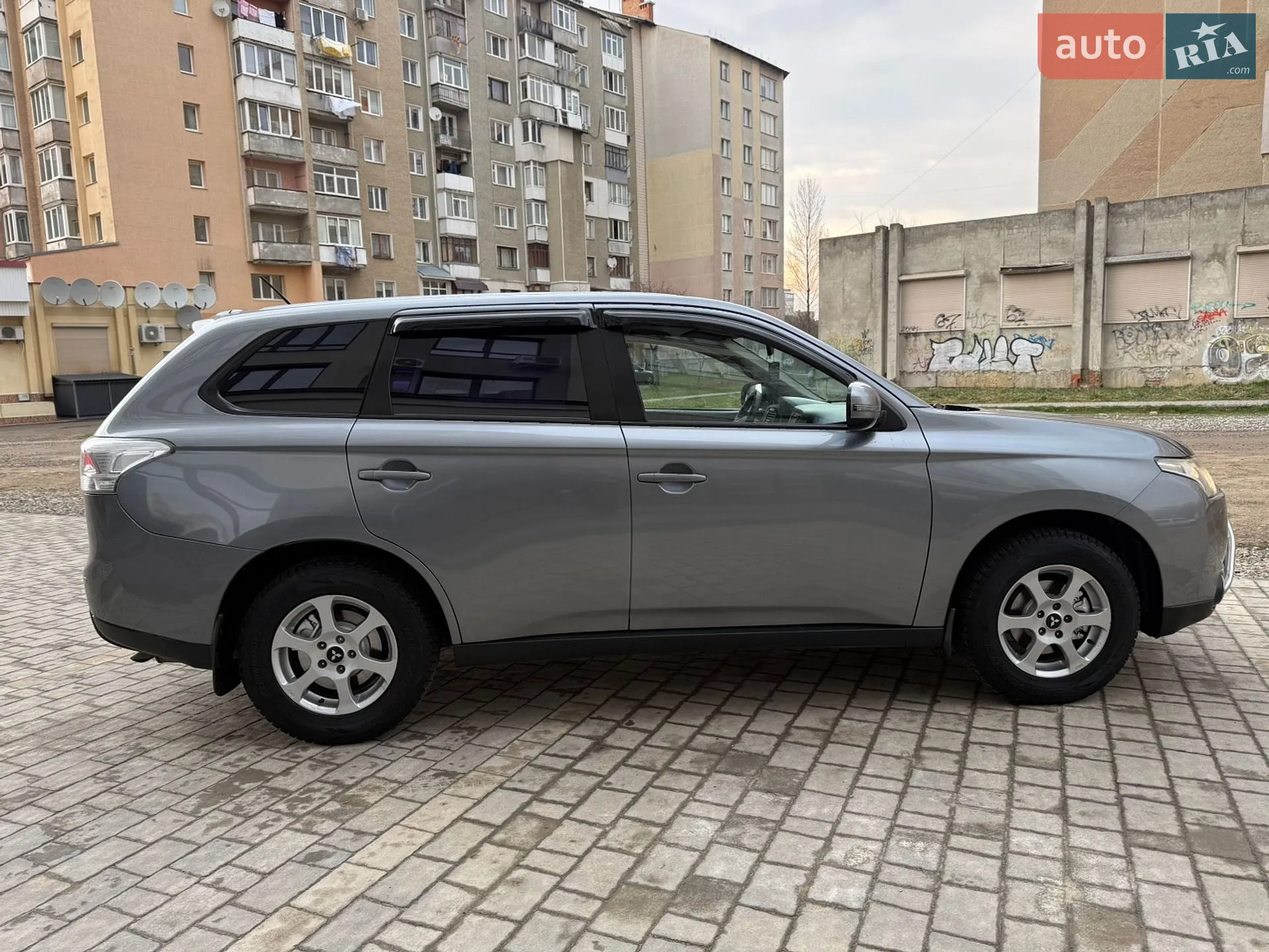 2014 Mitsubishi Outlander - мініатюра 12