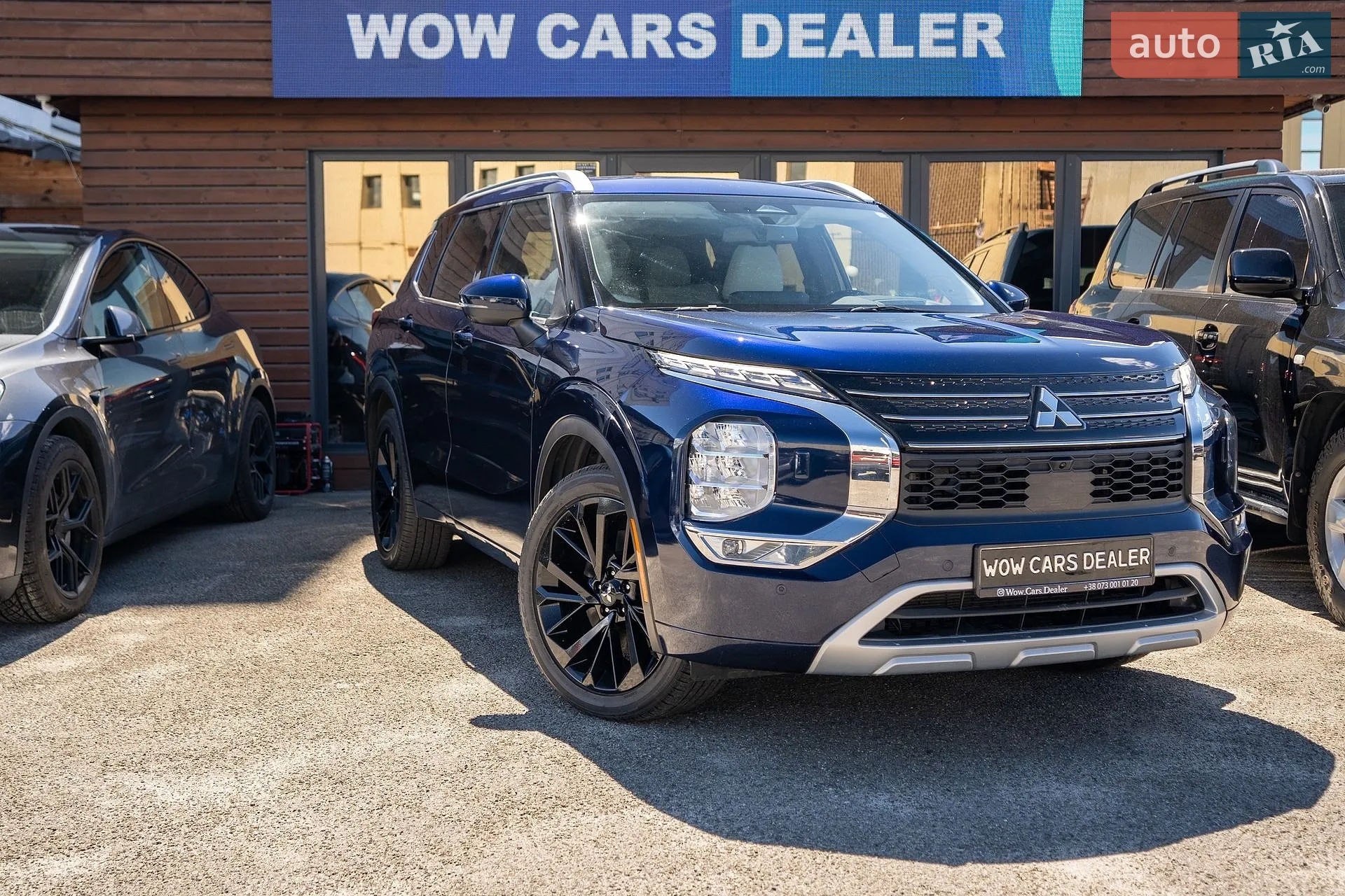 2023 Mitsubishi Outlander - фото 1