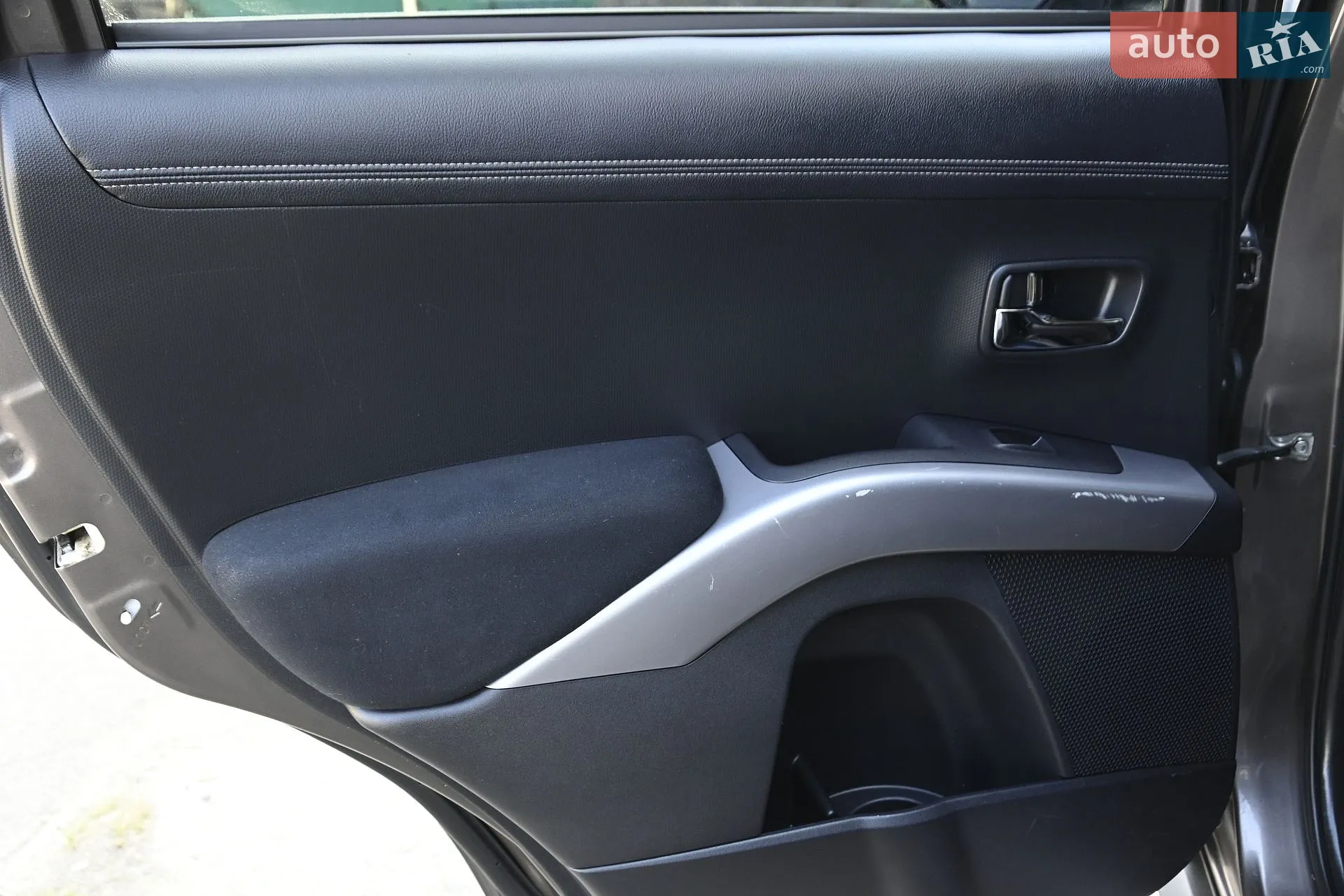 2010 Mitsubishi Outlander - мініатюра 29