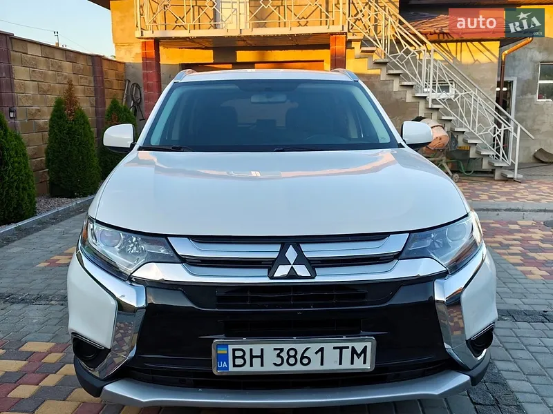 Mitsubishi Outlander 2016