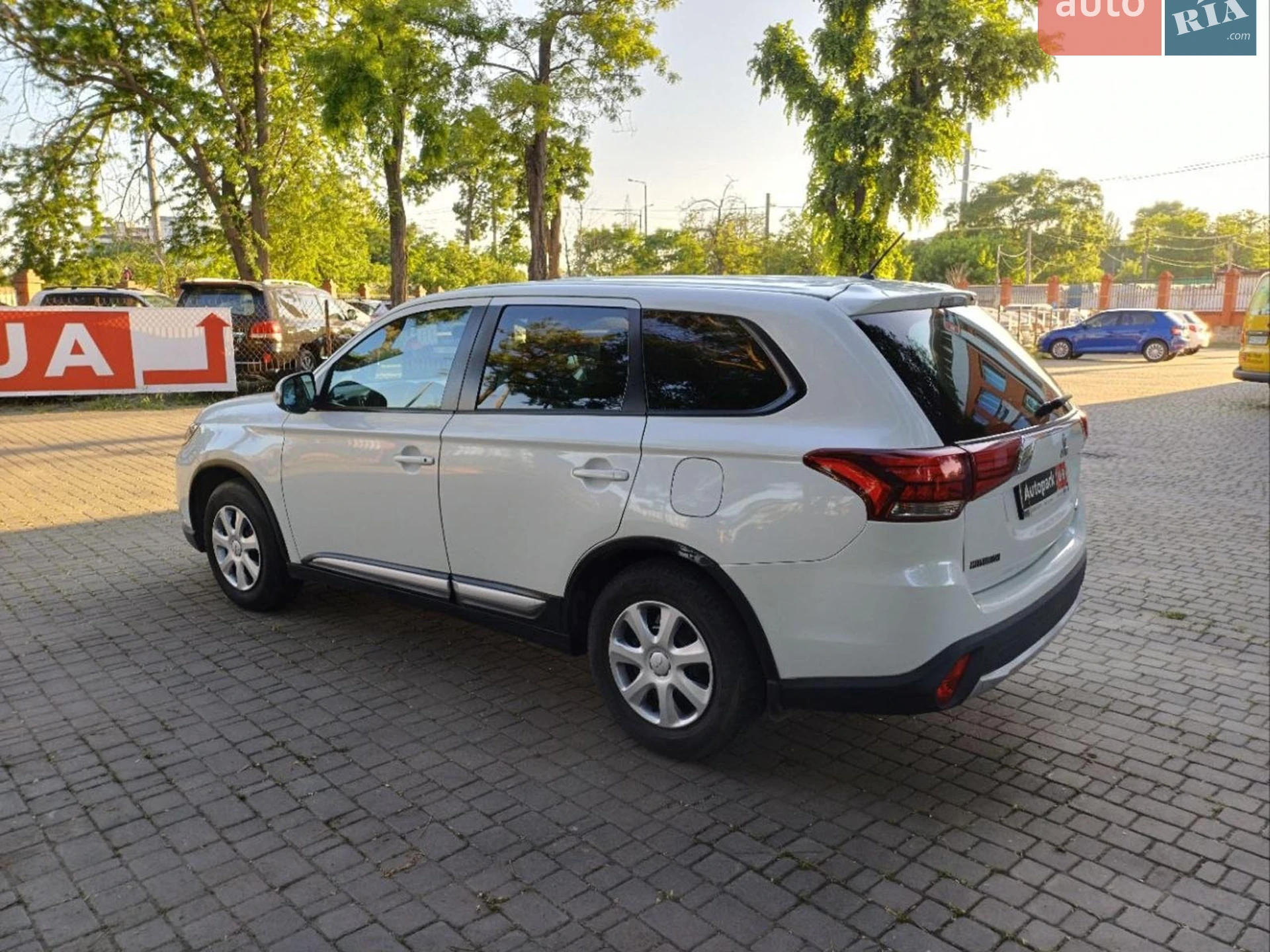 2016 Mitsubishi Outlander - мініатюра 15