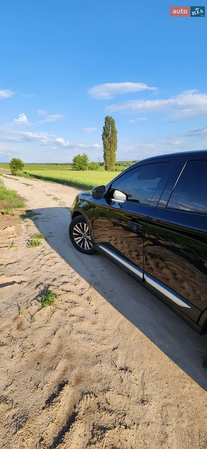 2020 Mitsubishi Outlander - мініатюра 9