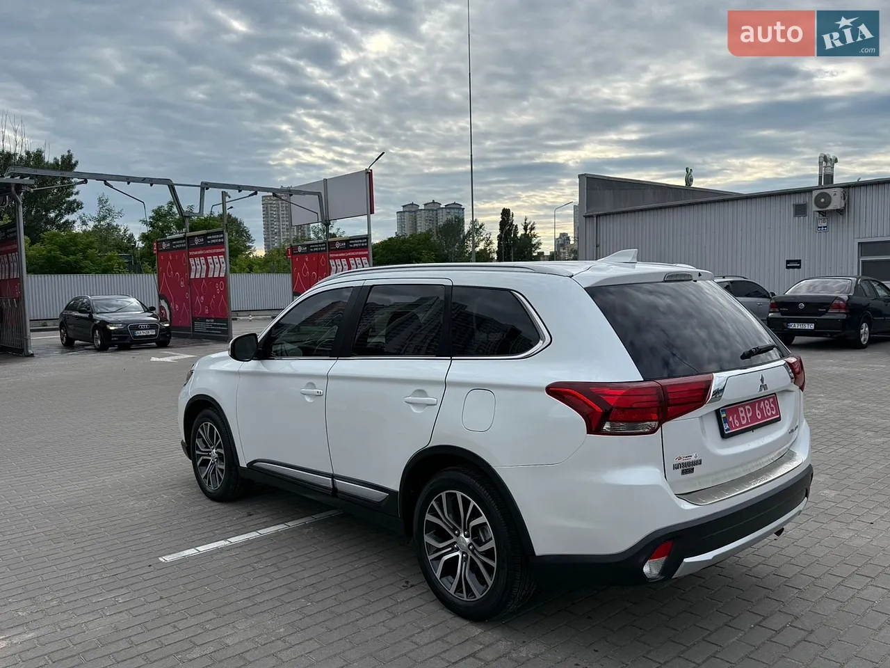 Mitsubishi Outlander 2017 photo 4