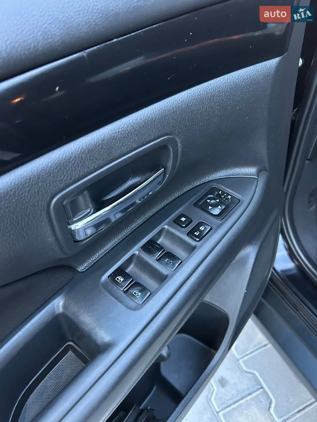 2017 Mitsubishi Outlander - мініатюра 17