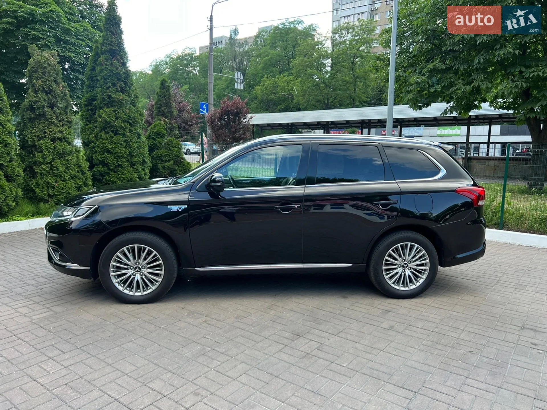 2021 Mitsubishi Outlander - мініатюра 2