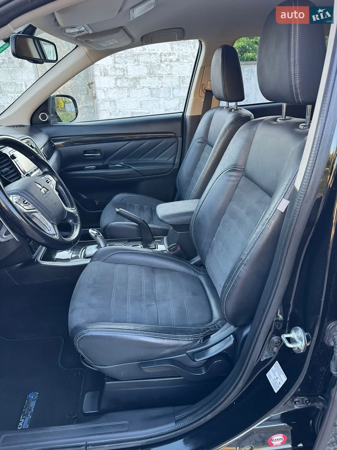 2016 Mitsubishi Outlander - мініатюра 32