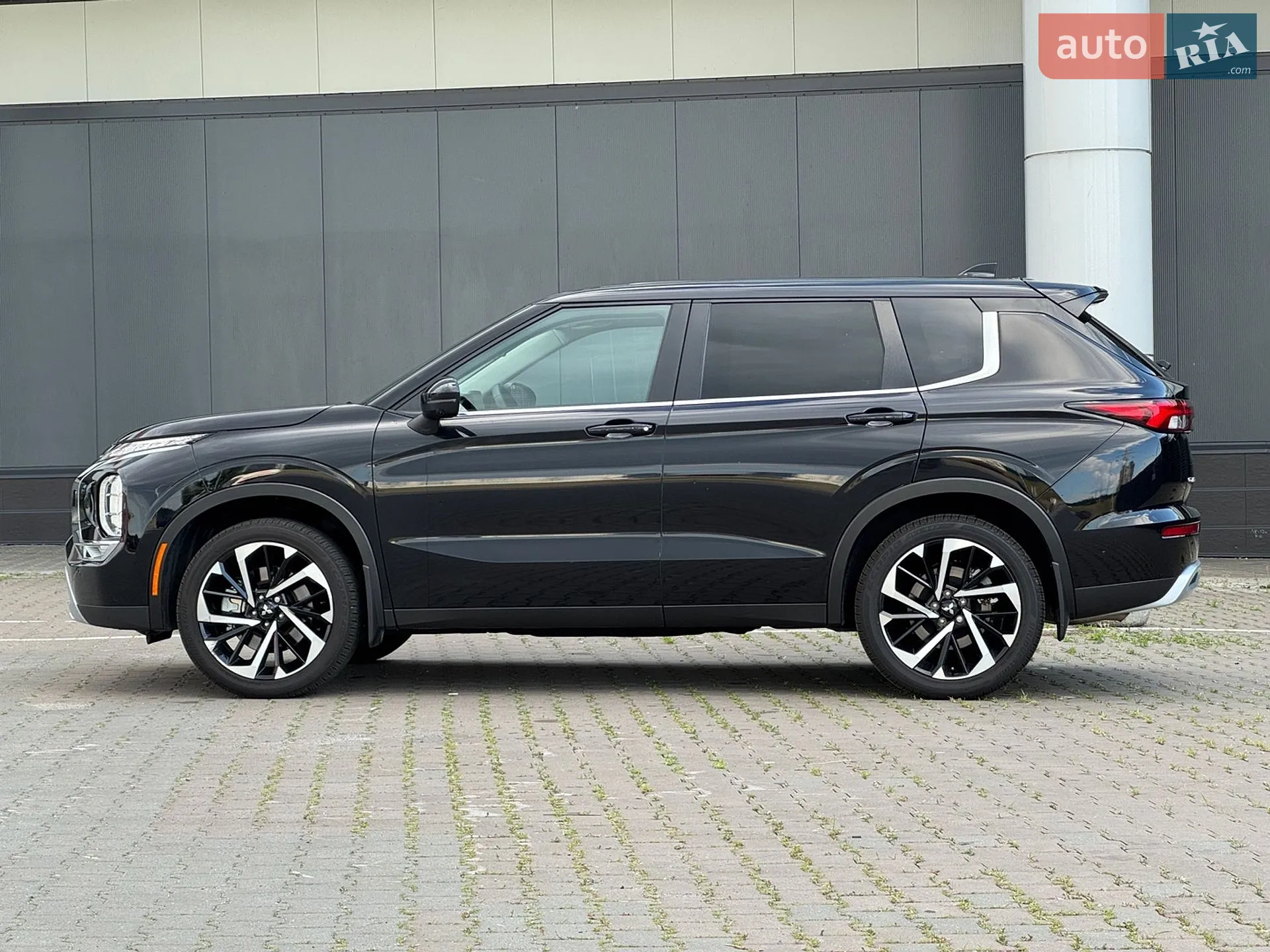 2023 Mitsubishi Outlander - мініатюра 8