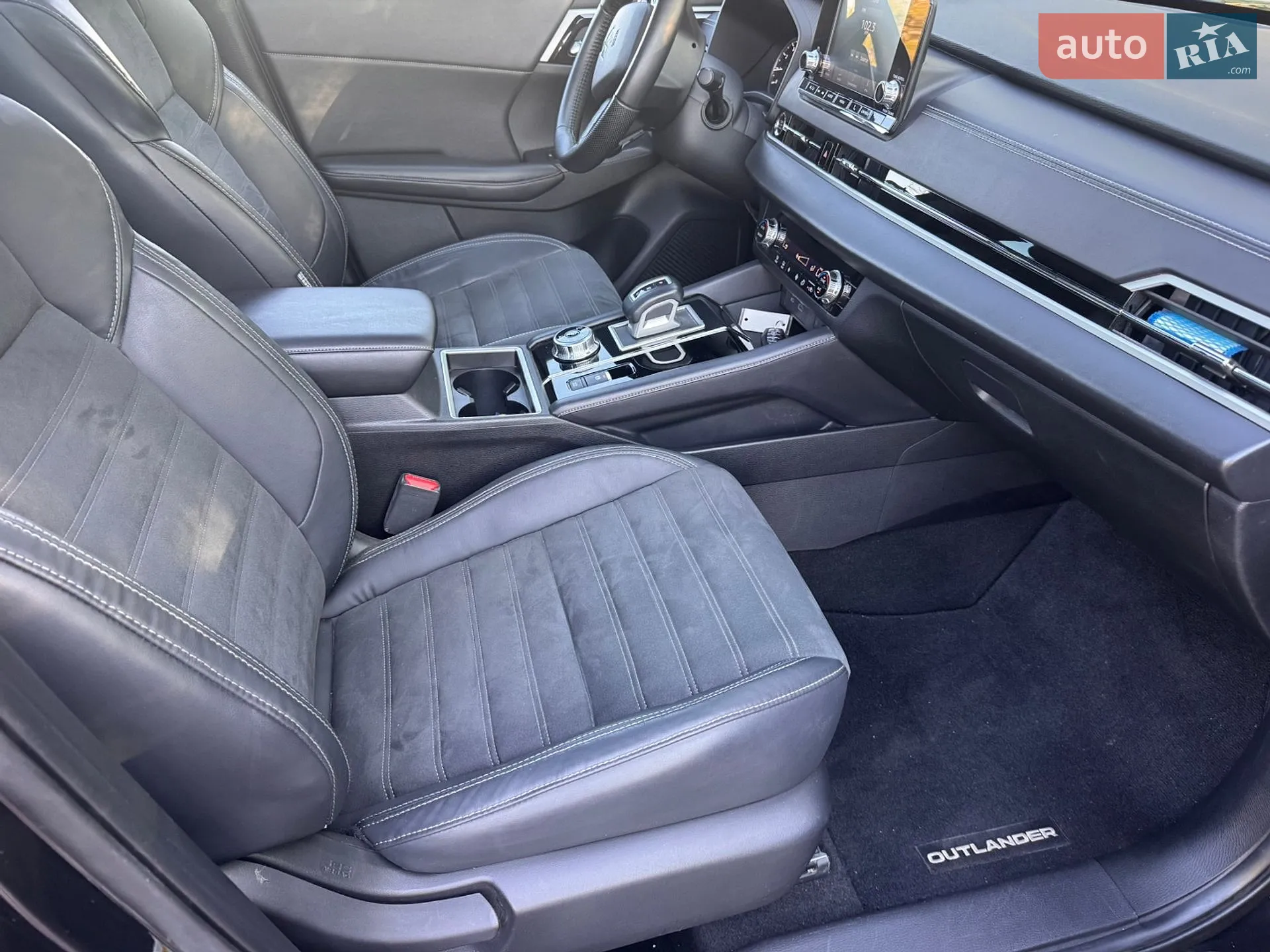 2022 Mitsubishi Outlander - мініатюра 27