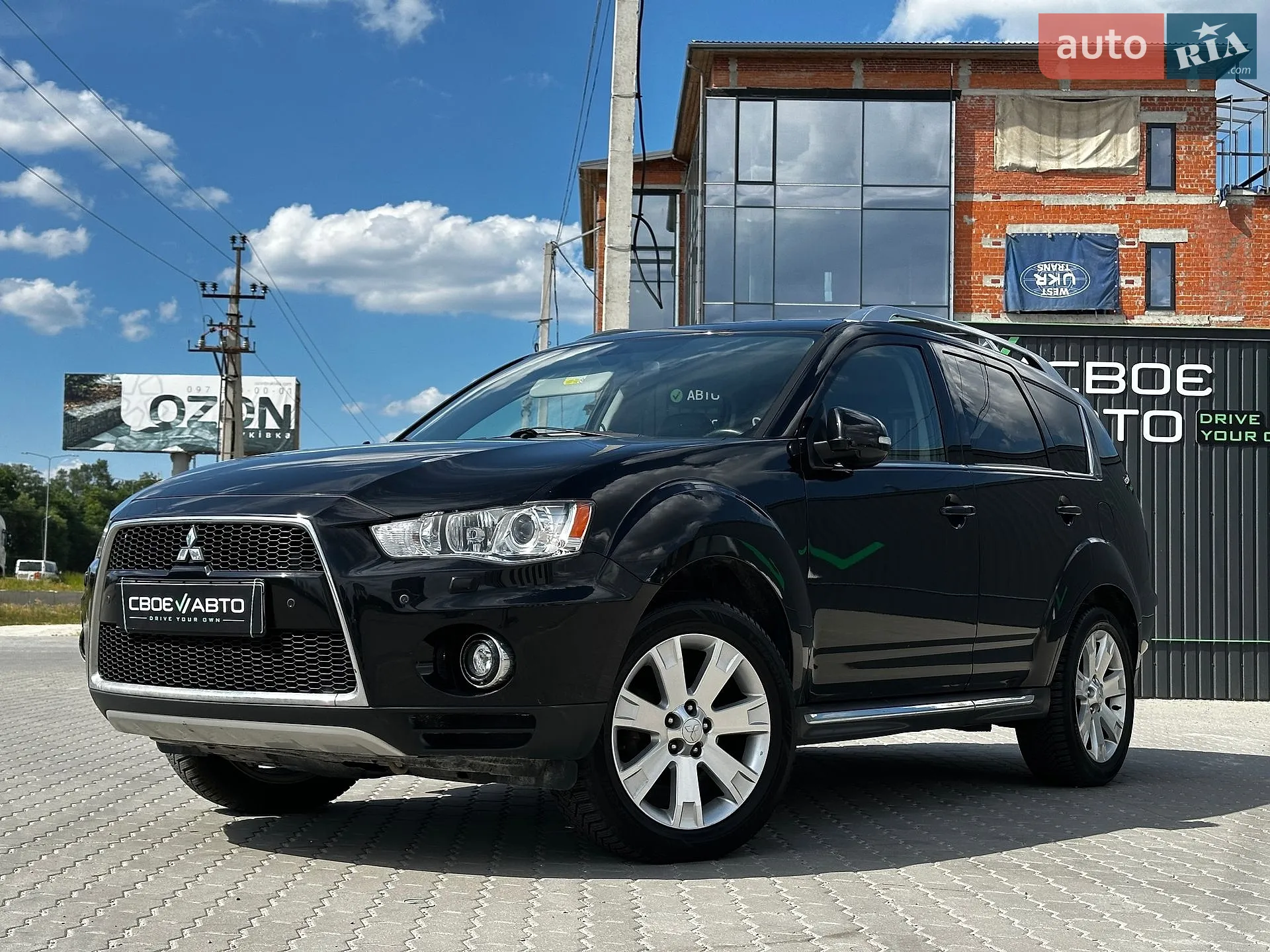 2010 Mitsubishi Outlander - фото 1