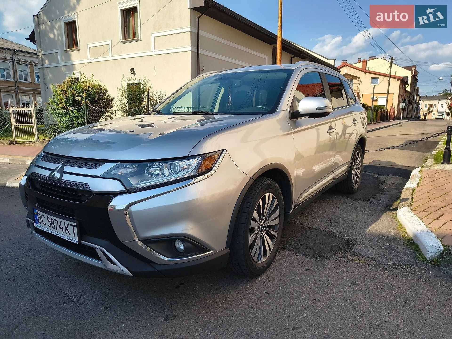 2018 Mitsubishi Outlander - фото 1
