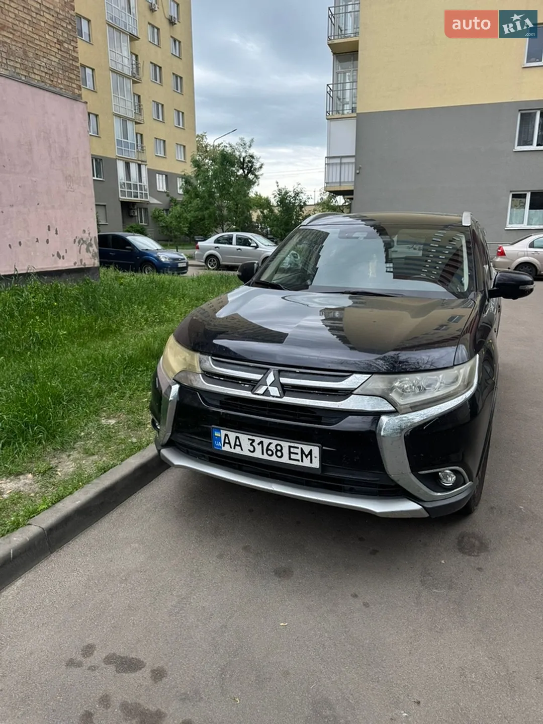 2017 Mitsubishi Outlander - фото 1