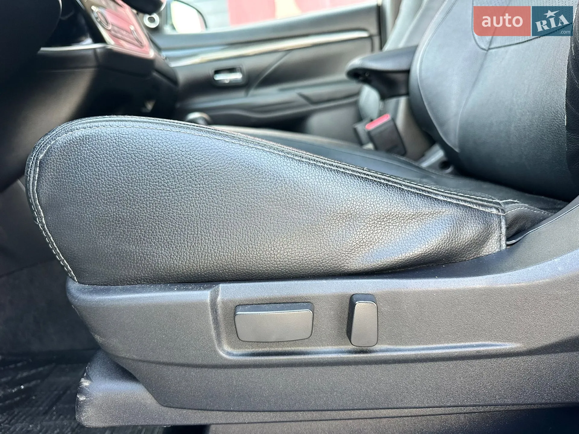 2016 Mitsubishi Outlander - мініатюра 28