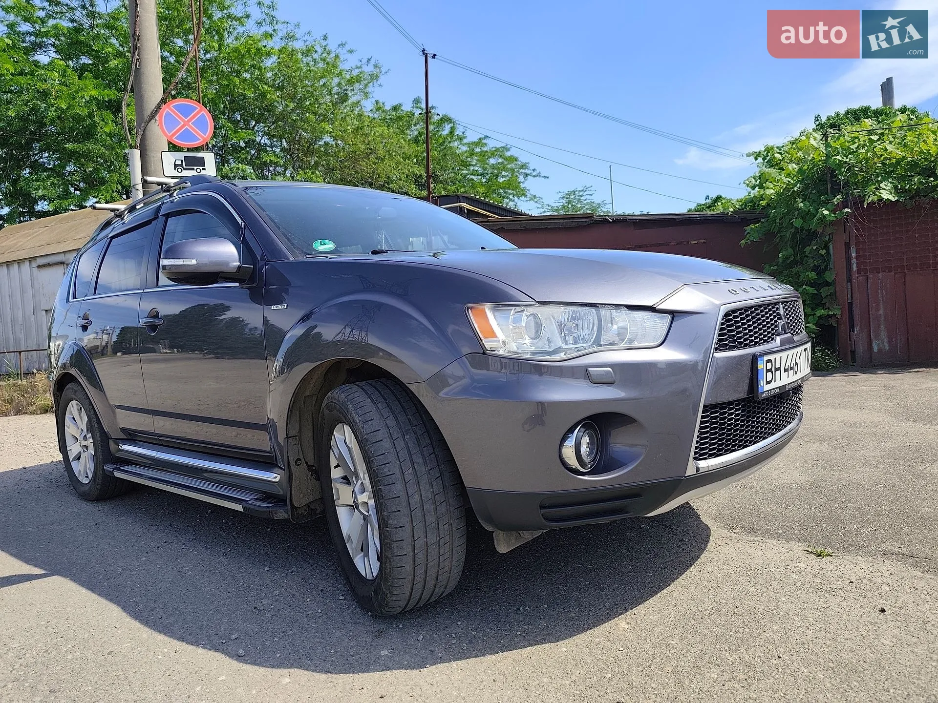 2010 Mitsubishi Outlander - фото 1