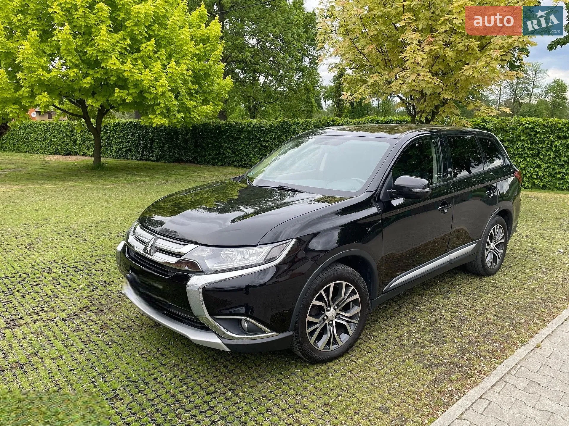 2017 Mitsubishi Outlander - фото 1