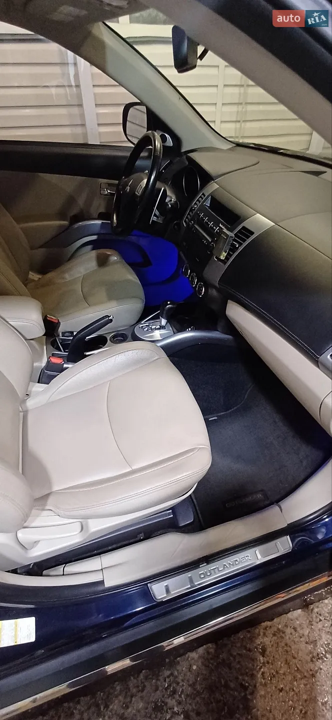 2011 Mitsubishi Outlander - мініатюра 12