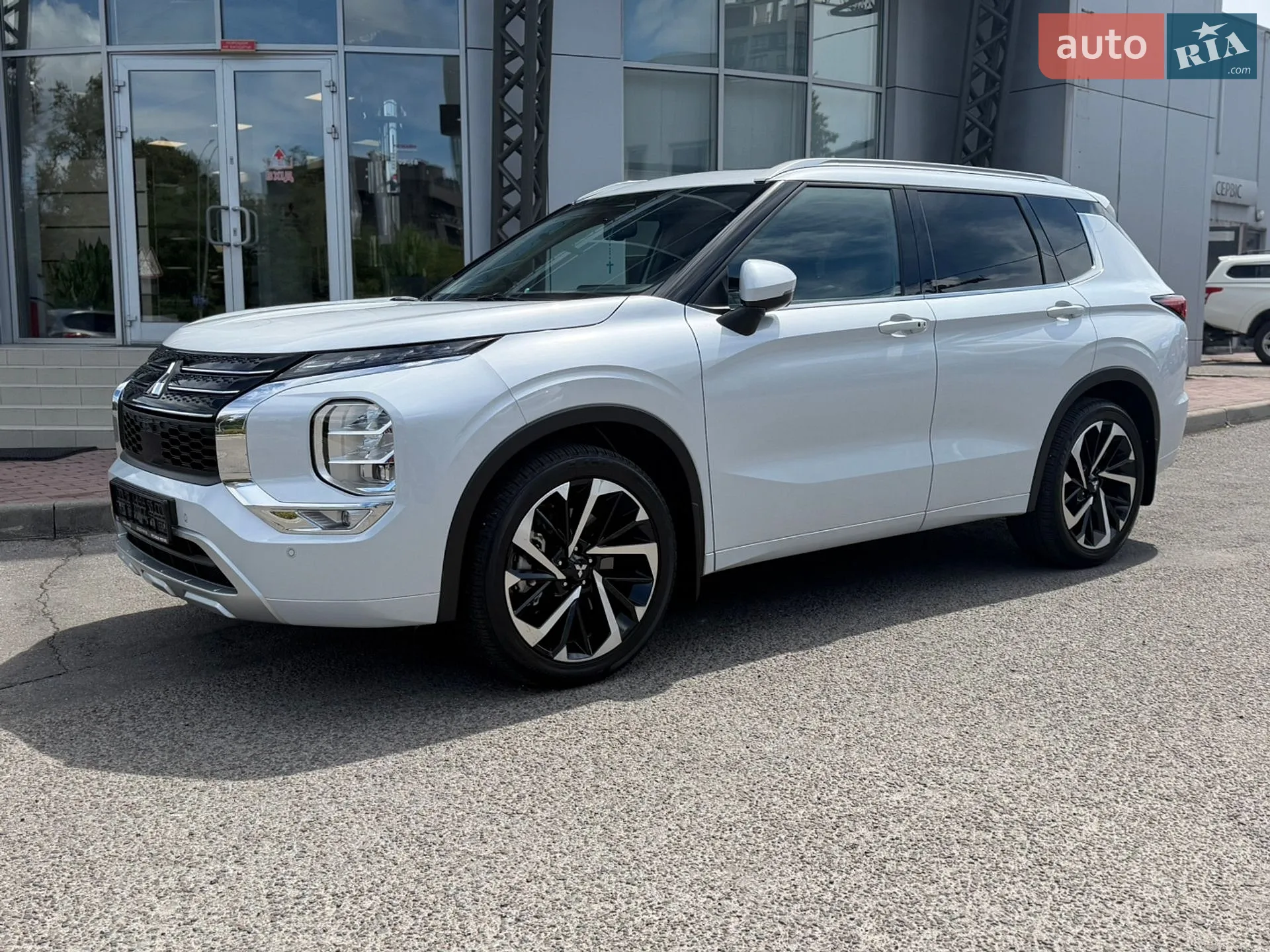 2024 Mitsubishi Outlander - фото 1
