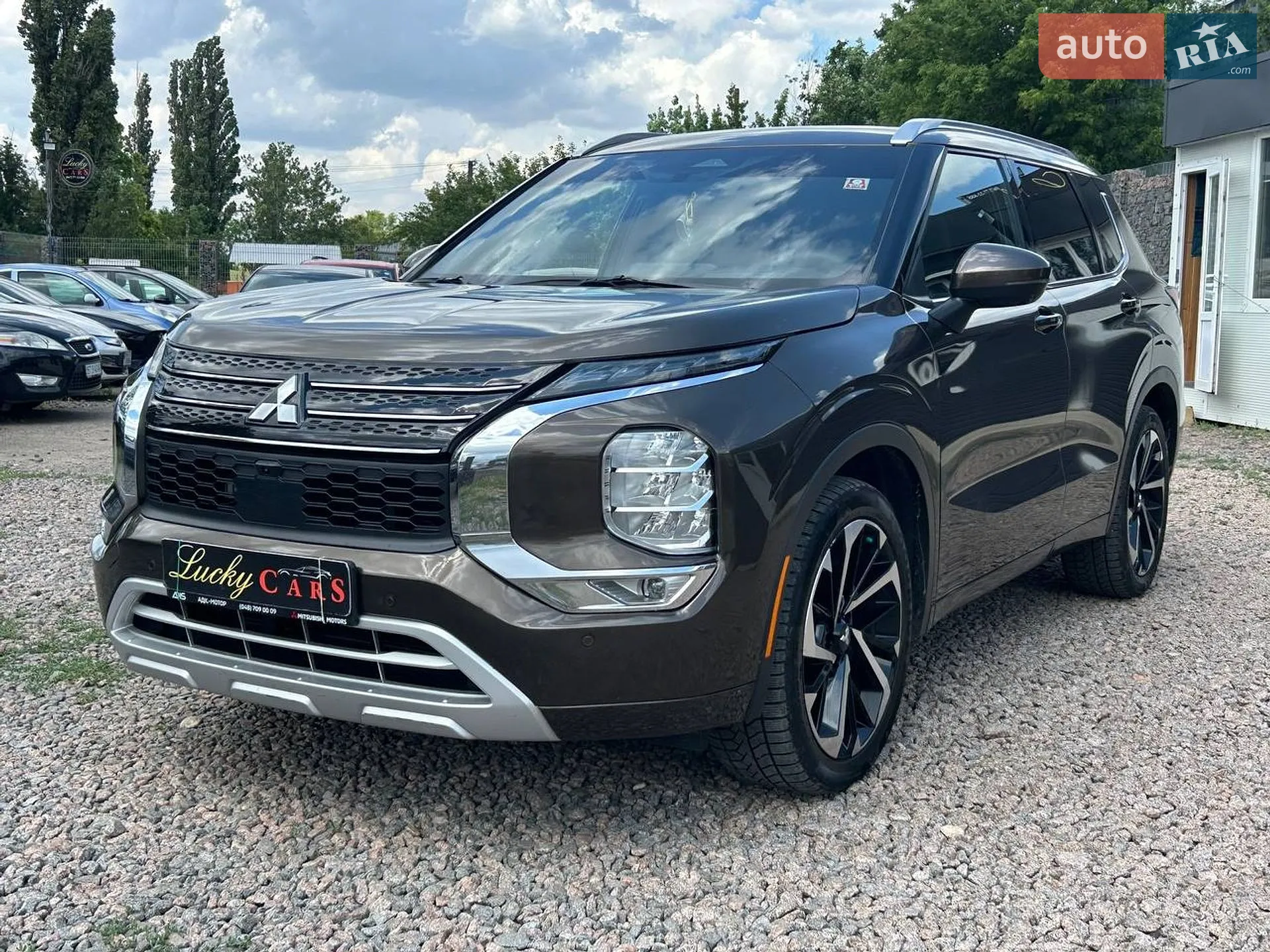 2021 Mitsubishi Outlander - фото 1