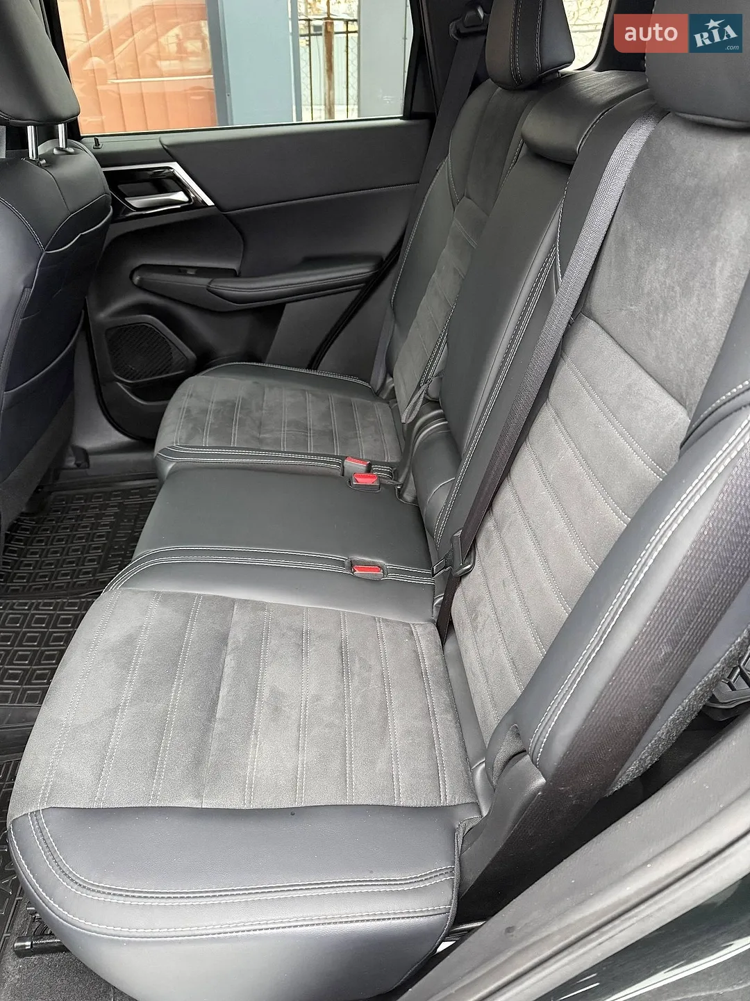 2024 Mitsubishi Outlander - мініатюра 36