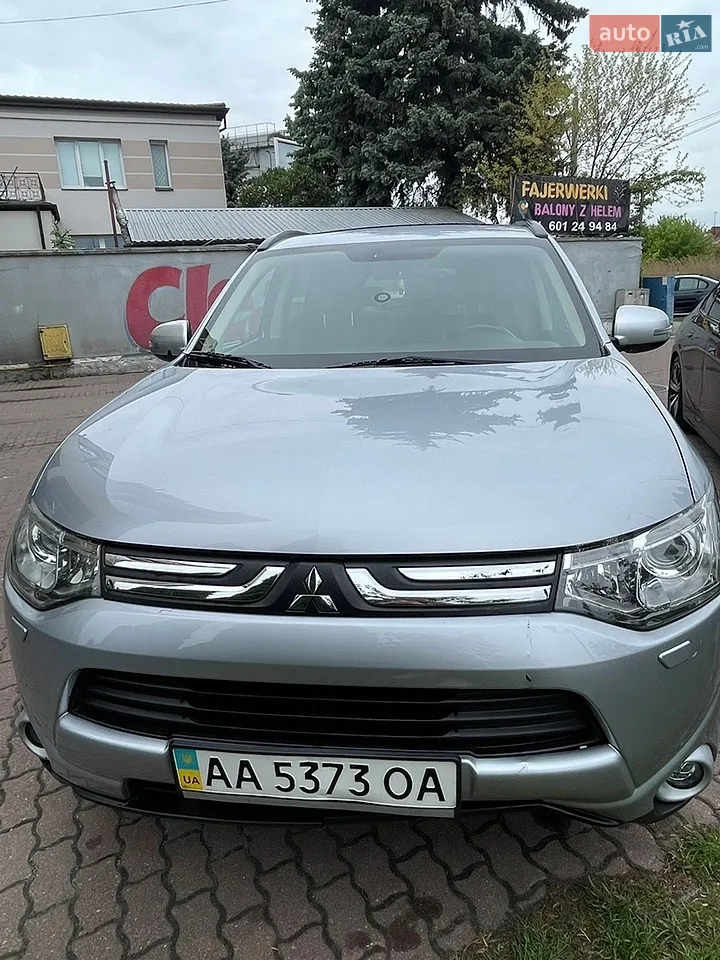 2013 Mitsubishi Outlander - мініатюра 9