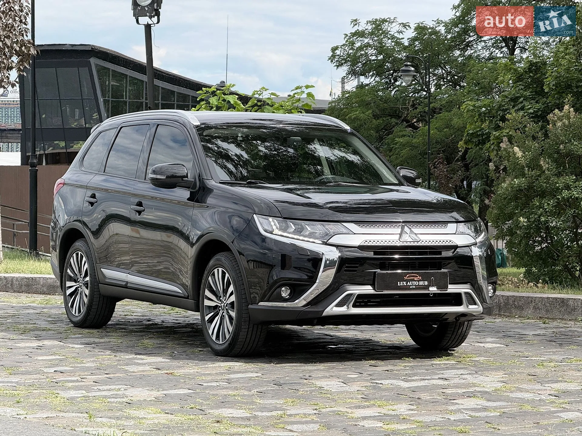 2021 Mitsubishi Outlander - фото 1