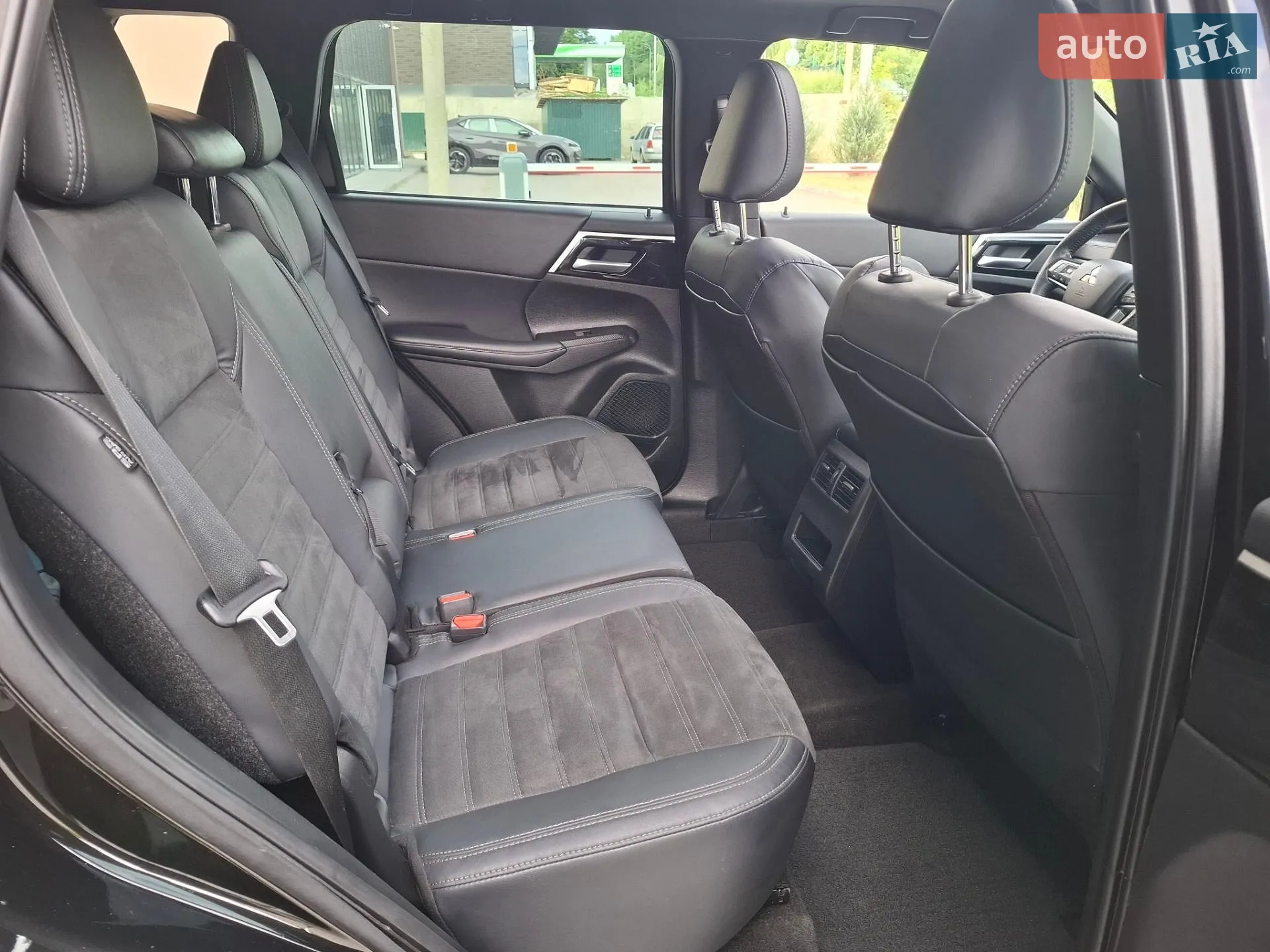 2022 Mitsubishi Outlander - мініатюра 28