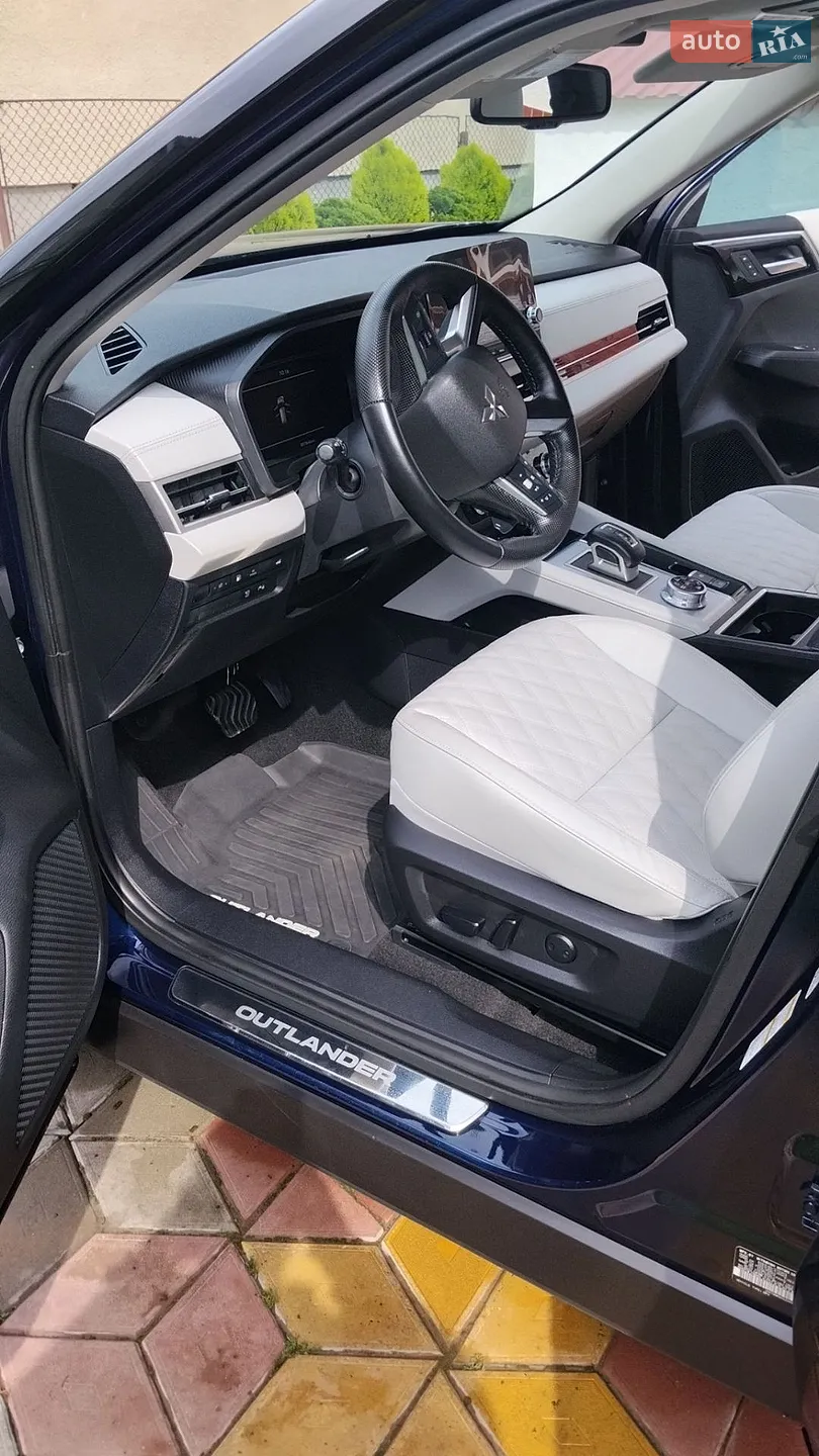 2025 Mitsubishi Outlander - мініатюра 39