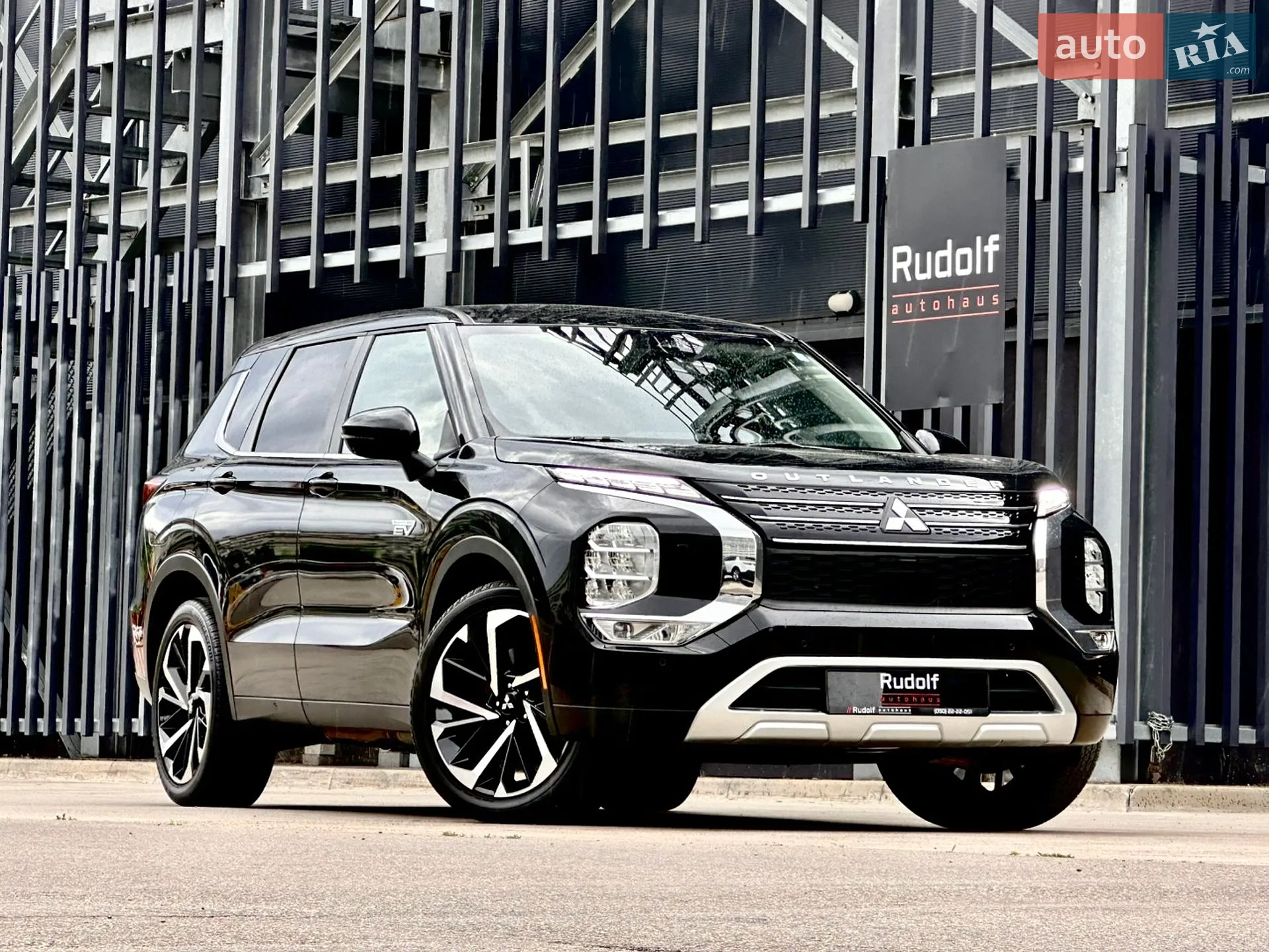 2023 Mitsubishi Outlander - фото 1