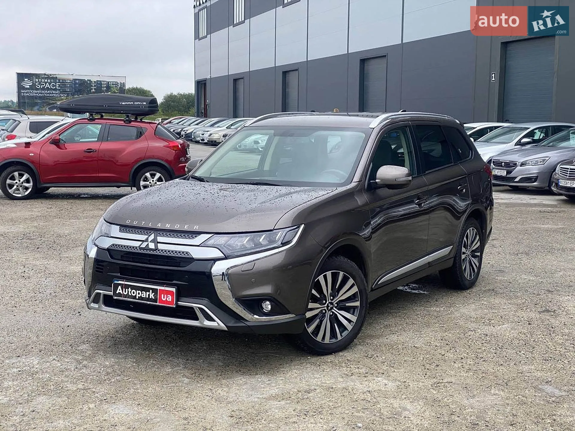 2019 Mitsubishi Outlander - фото 1