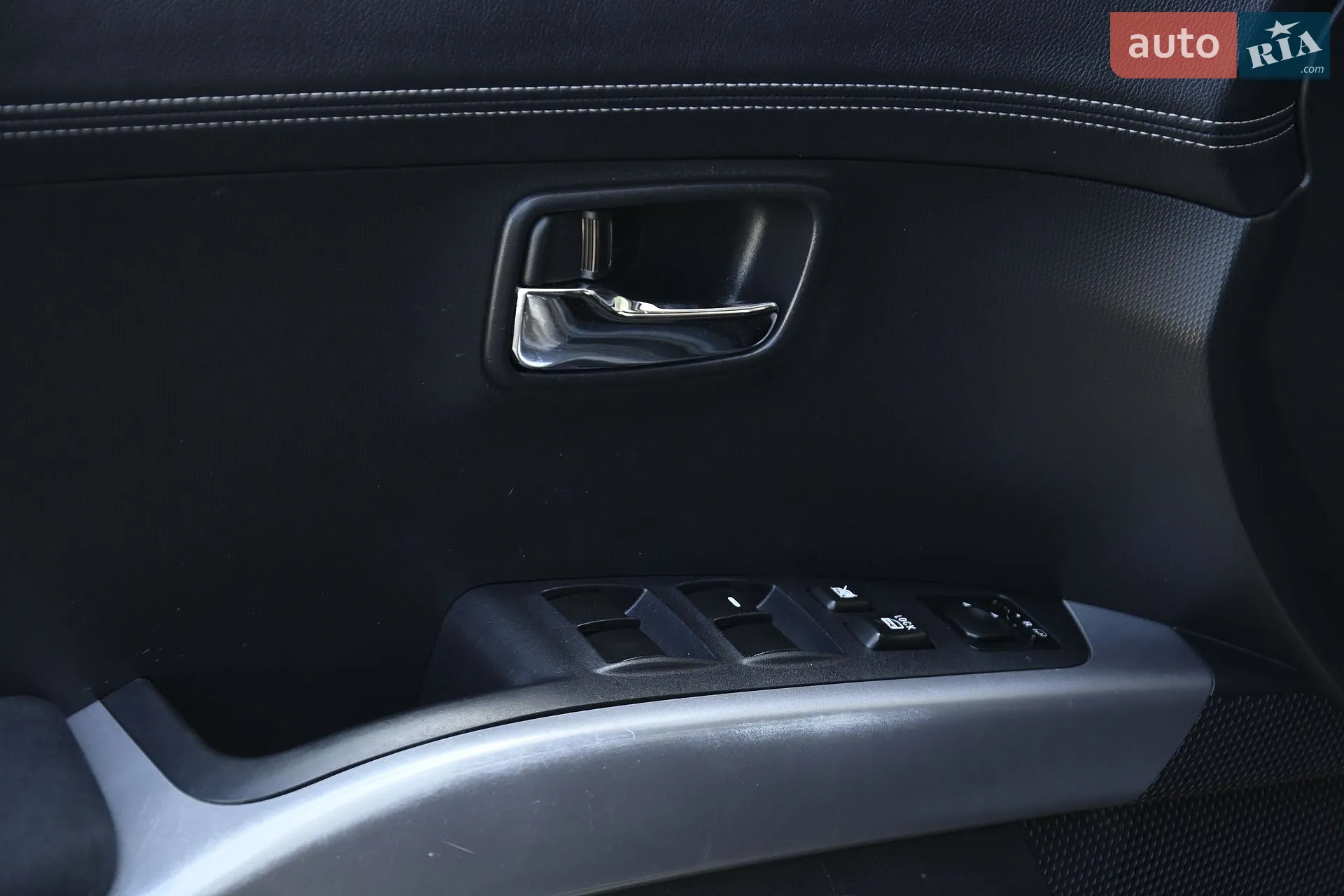 2010 Mitsubishi Outlander - мініатюра 14