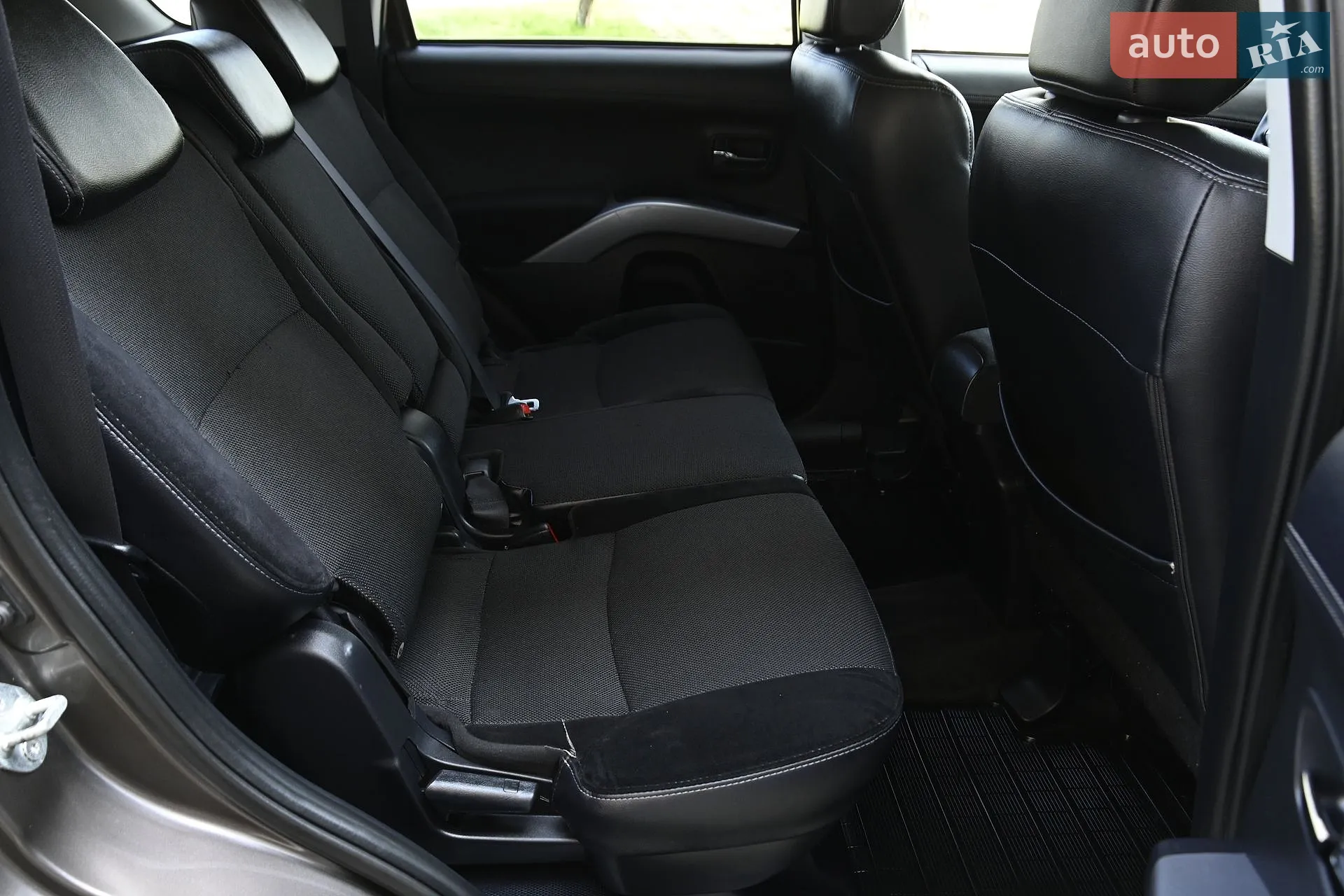 2010 Mitsubishi Outlander - мініатюра 28