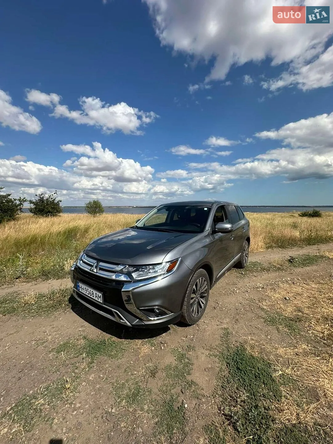 2019 Mitsubishi Outlander - фото 1