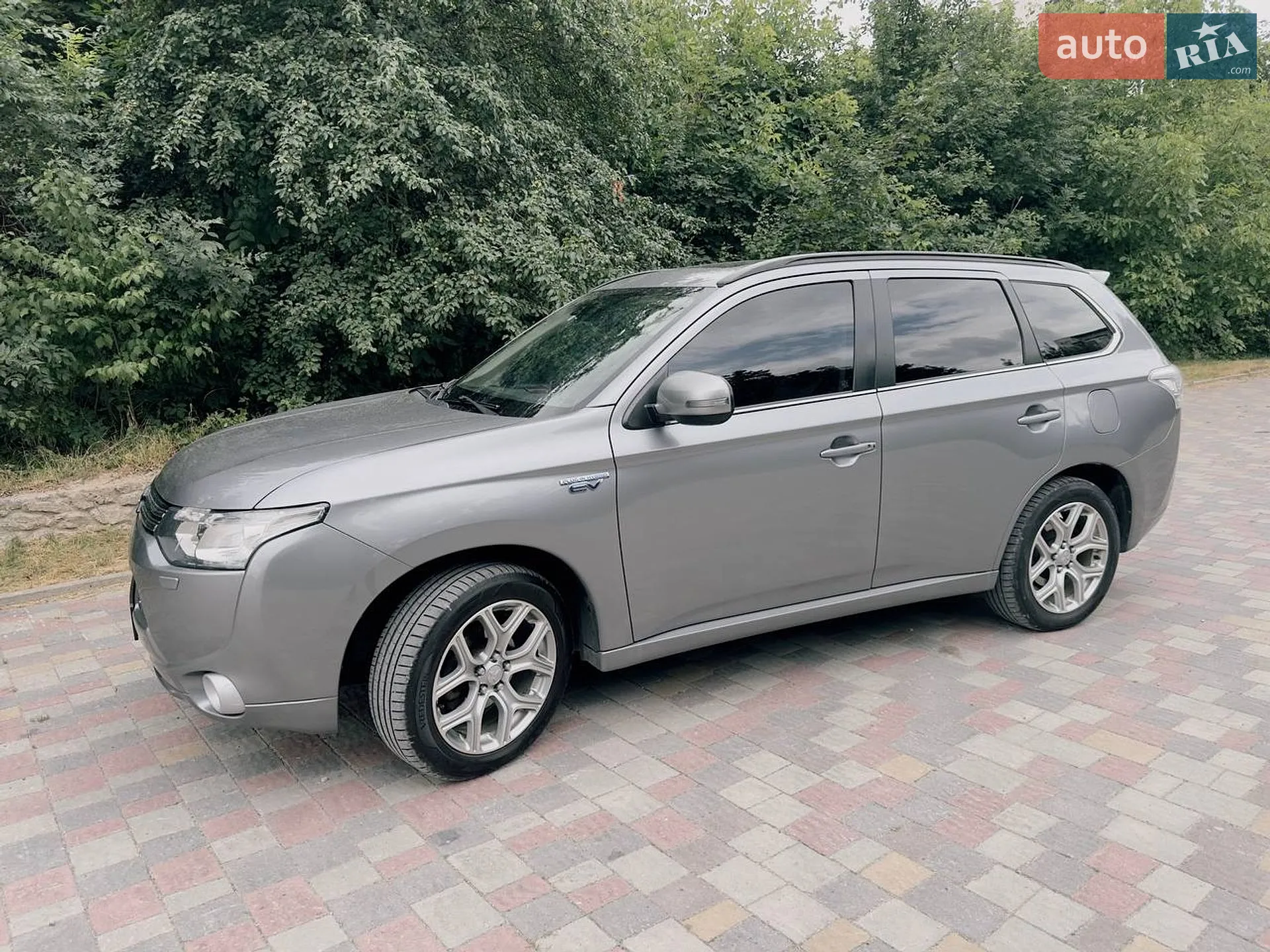 2014 Mitsubishi Outlander - фото 1