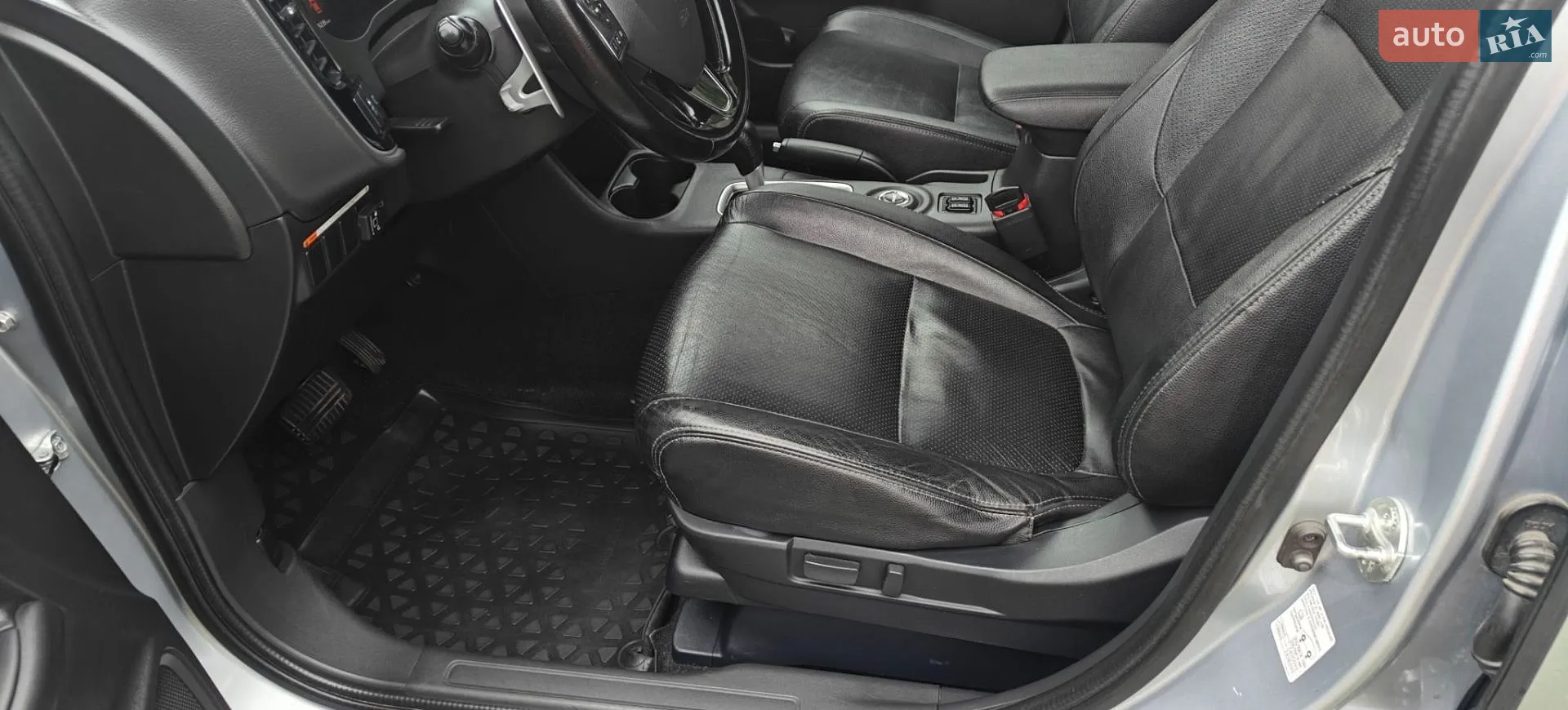 2016 Mitsubishi Outlander - мініатюра 30