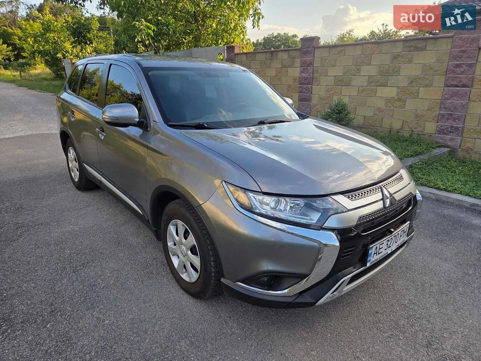 2021 Mitsubishi Outlander - фото 1