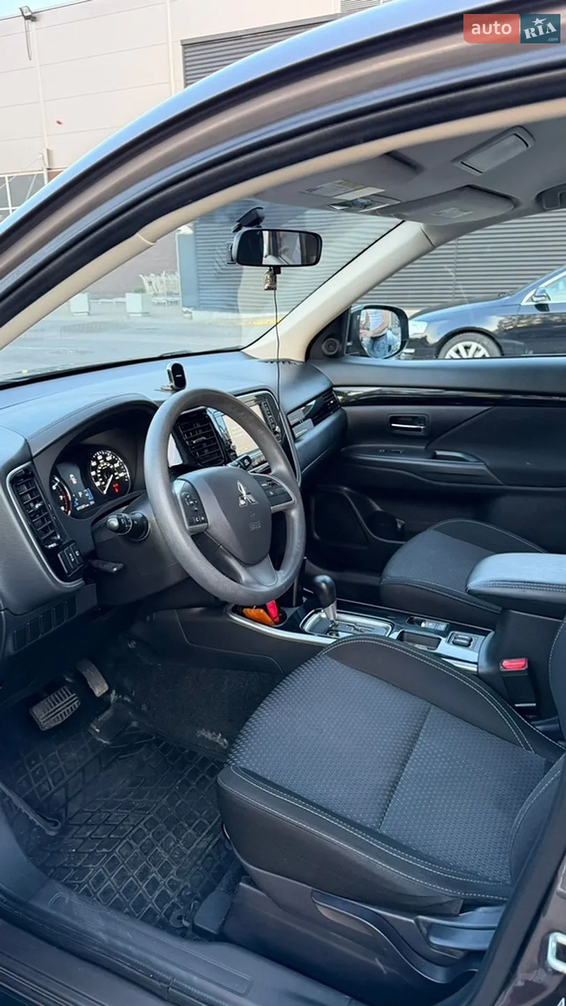 2018 Mitsubishi Outlander - мініатюра 13