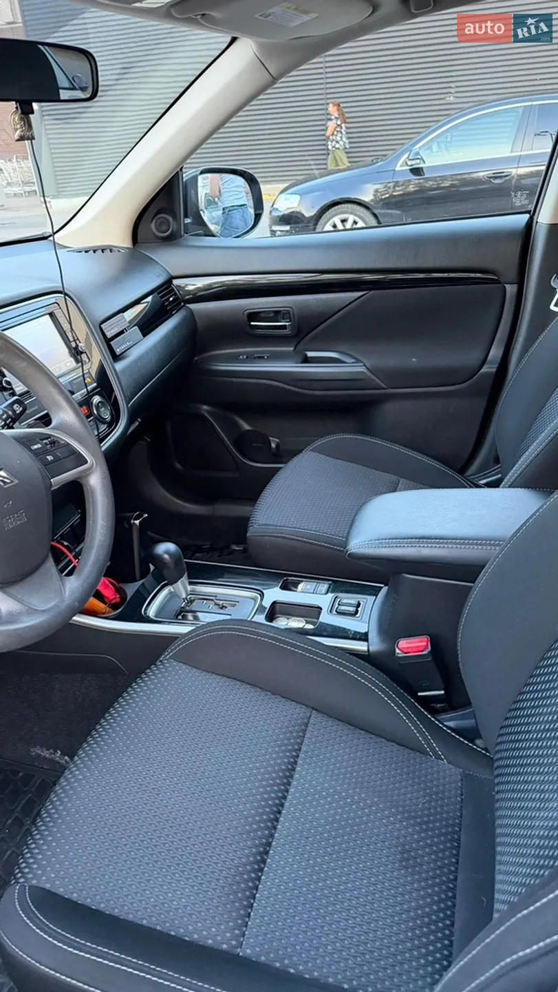 2018 Mitsubishi Outlander - мініатюра 16