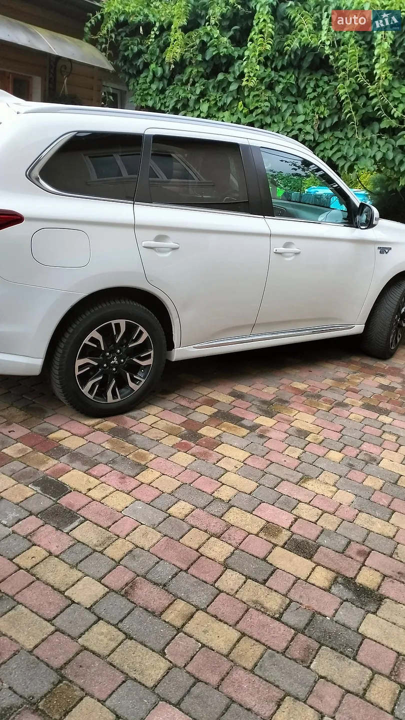 2017 Mitsubishi Outlander - мініатюра 3