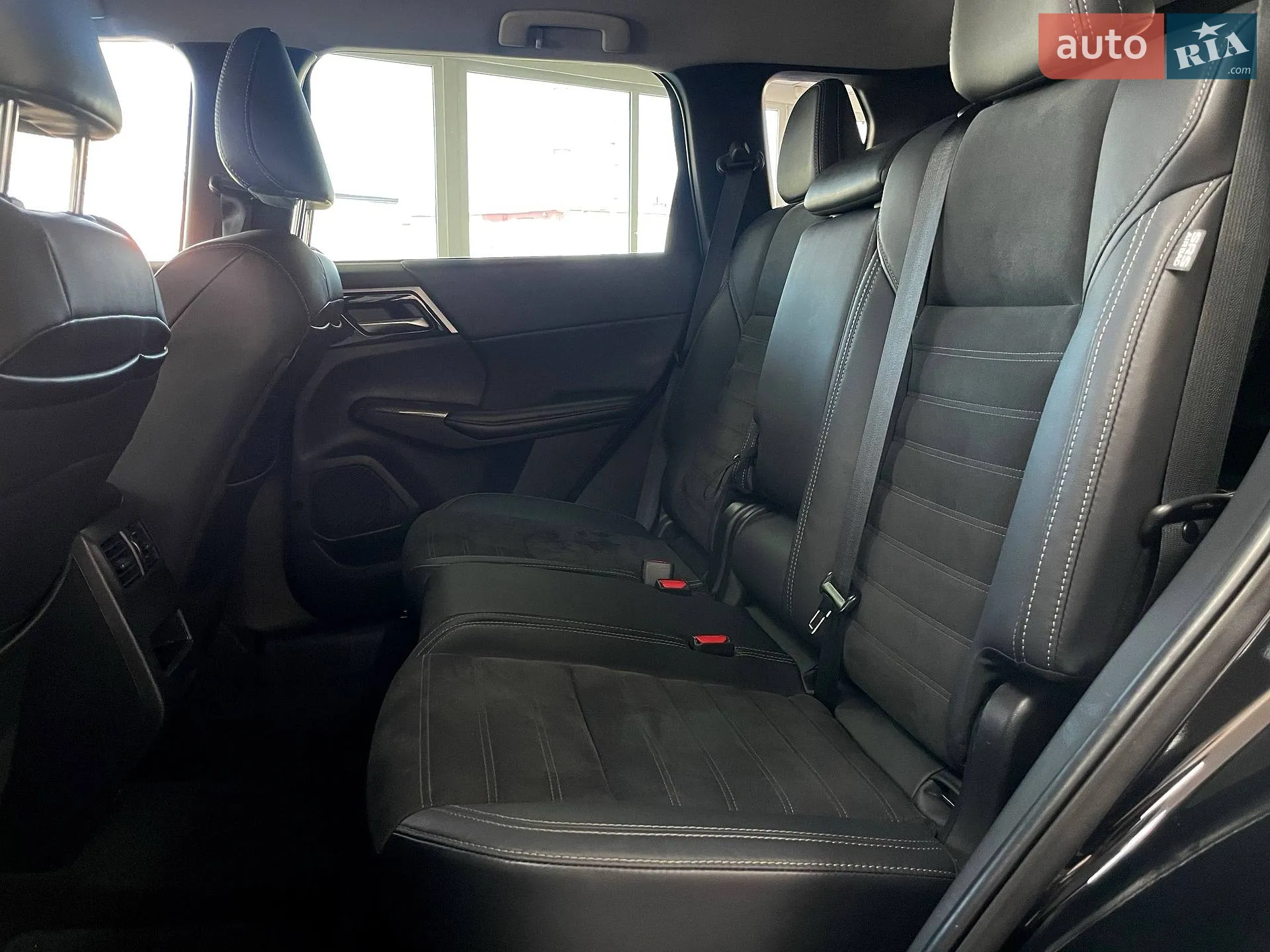 2022 Mitsubishi Outlander - мініатюра 43