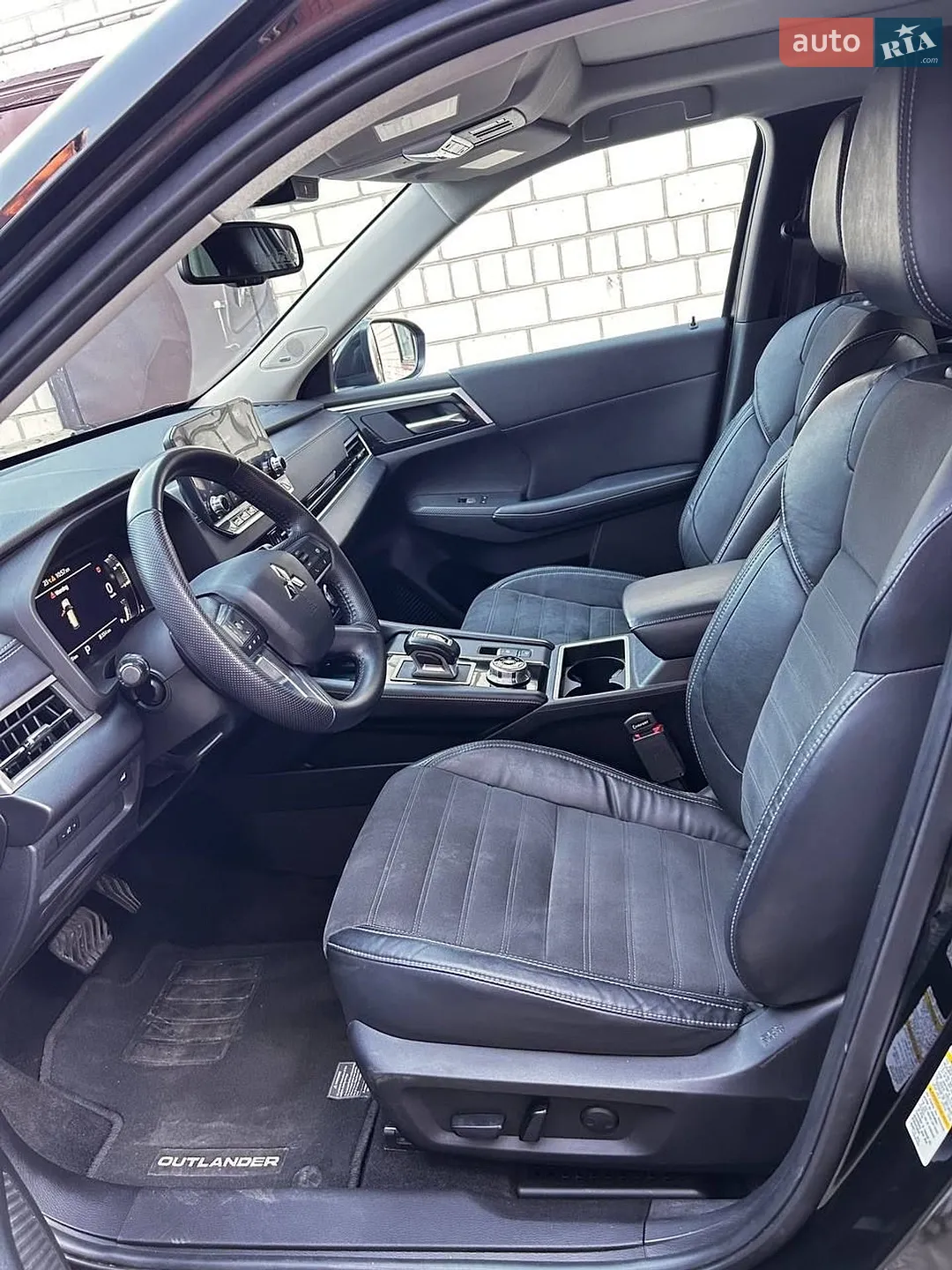 2022 Mitsubishi Outlander - мініатюра 16