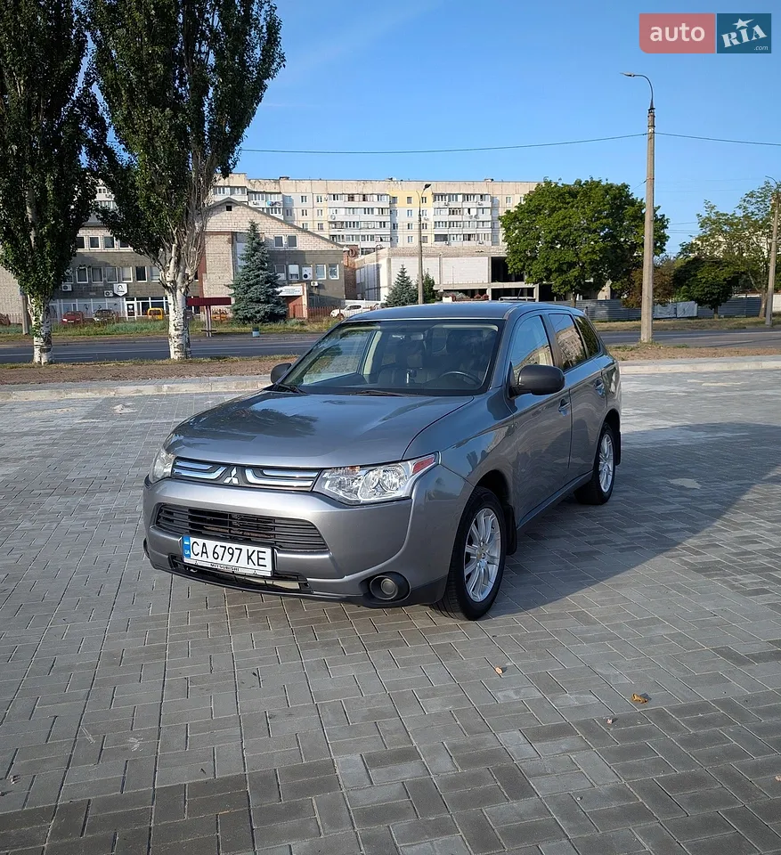 2013 Mitsubishi Outlander - мініатюра 19