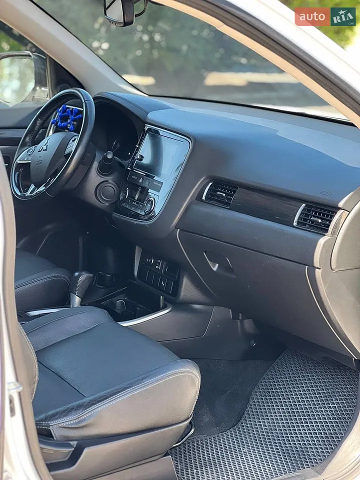 2017 Mitsubishi Outlander - мініатюра 24