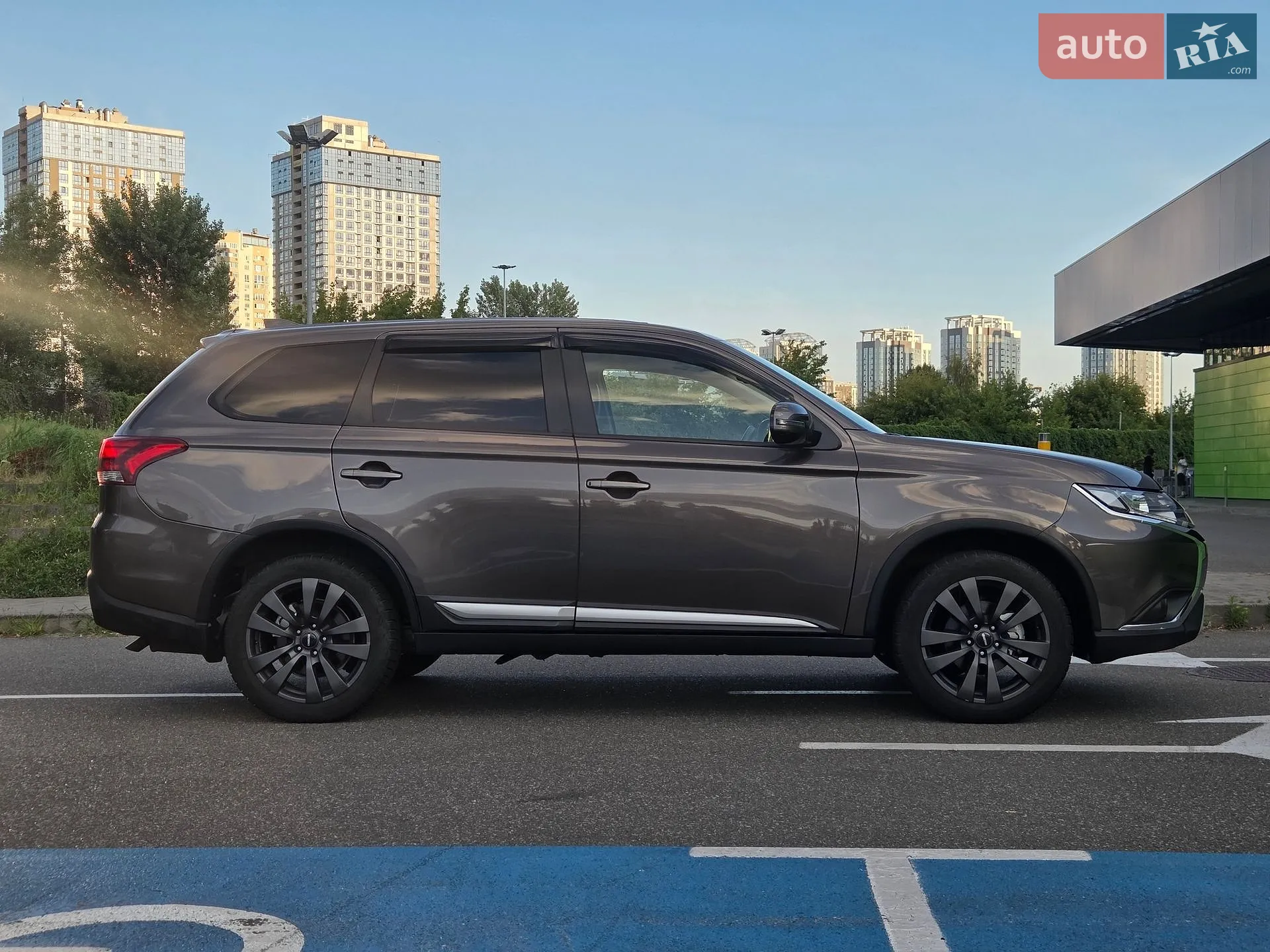 2021 Mitsubishi Outlander - мініатюра 13